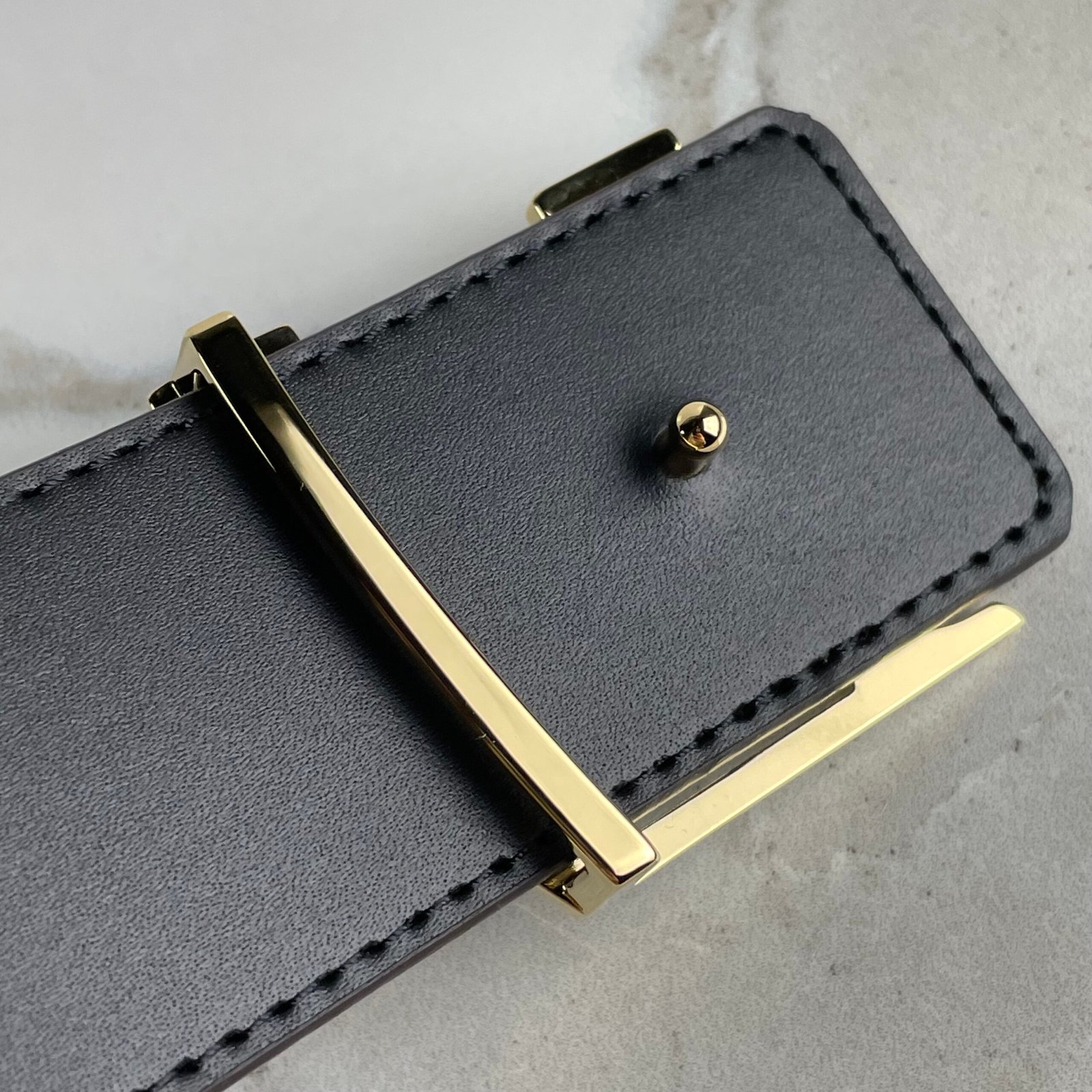 LOUIS VUITTON Ceinture LV Initiales 40 mm Réversible – Image 8