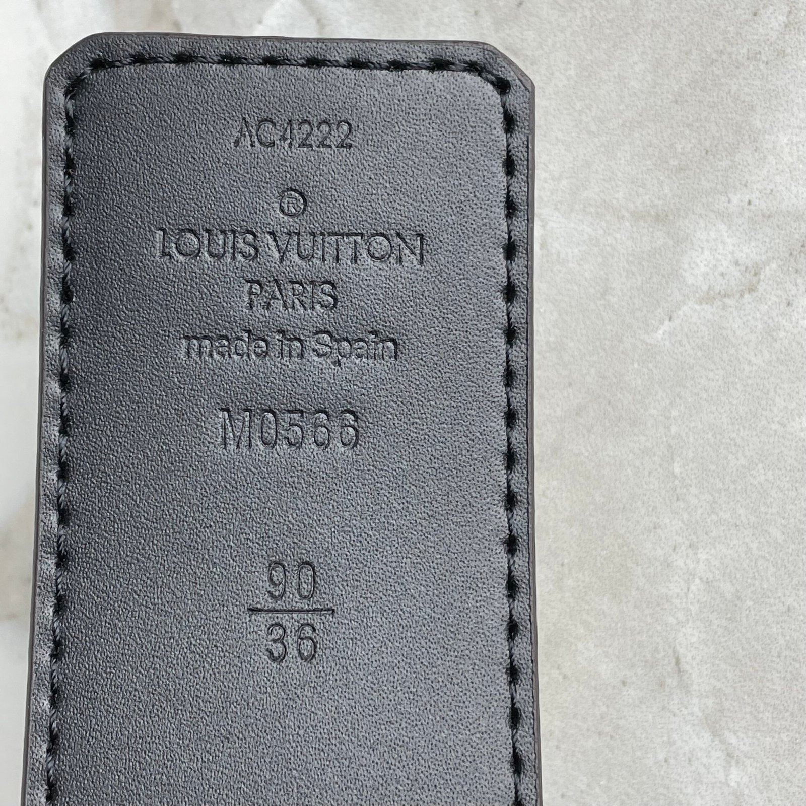 LOUIS VUITTON Ceinture LV Initiales 40 mm Réversible – Image 9