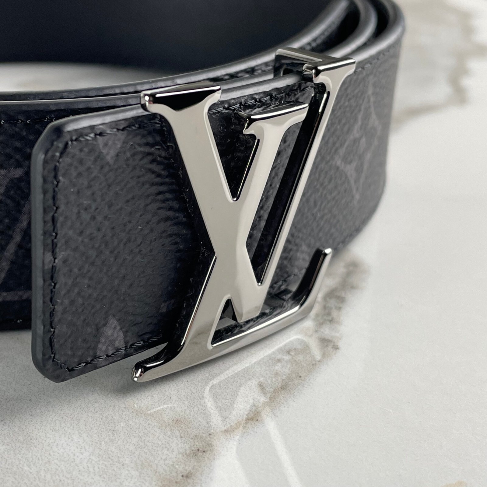 LOUIS VUITTON Ceinture LV Initiales 35 mm Réversible – Image 6