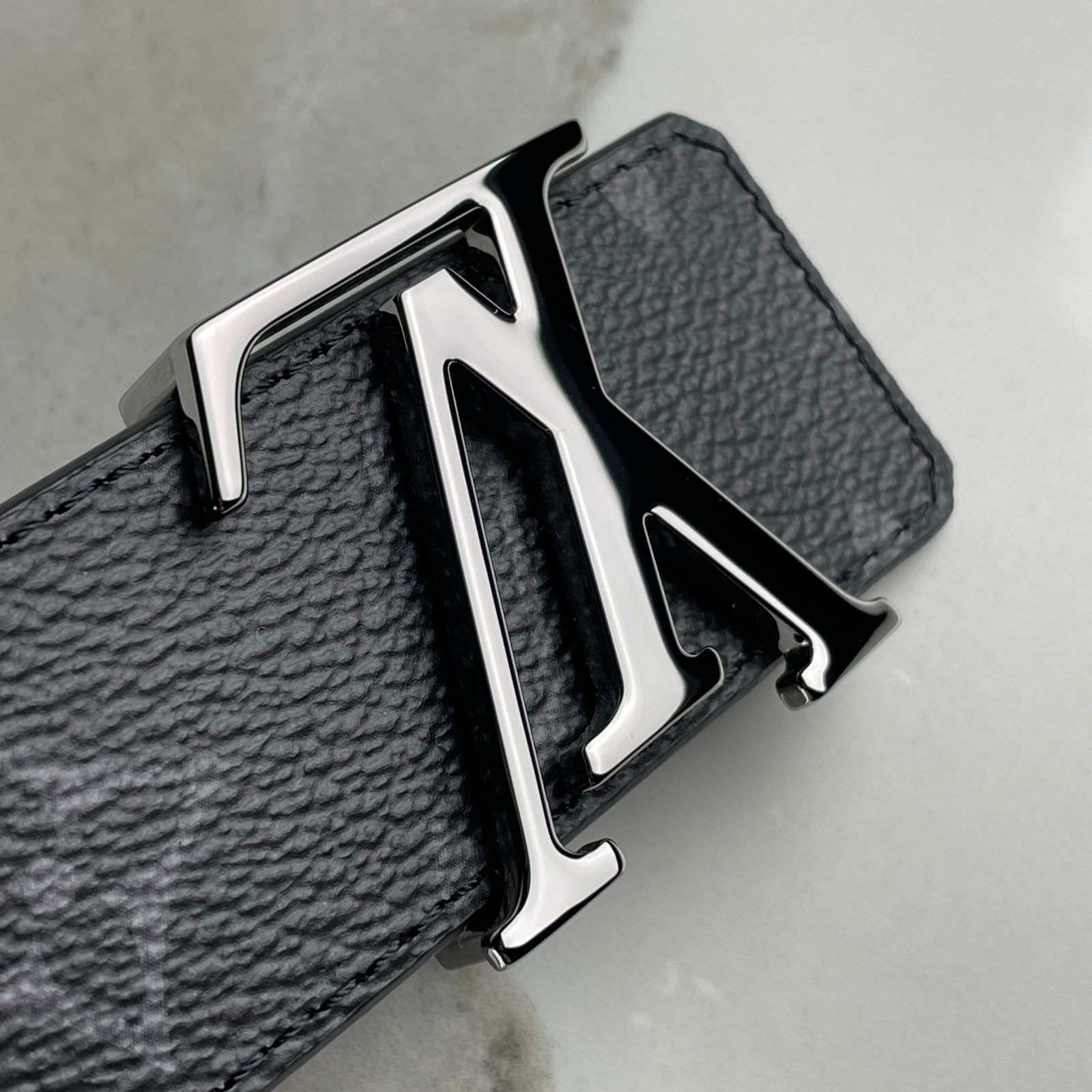 LOUIS VUITTON Ceinture LV Initiales 35 mm Réversible – Image 7