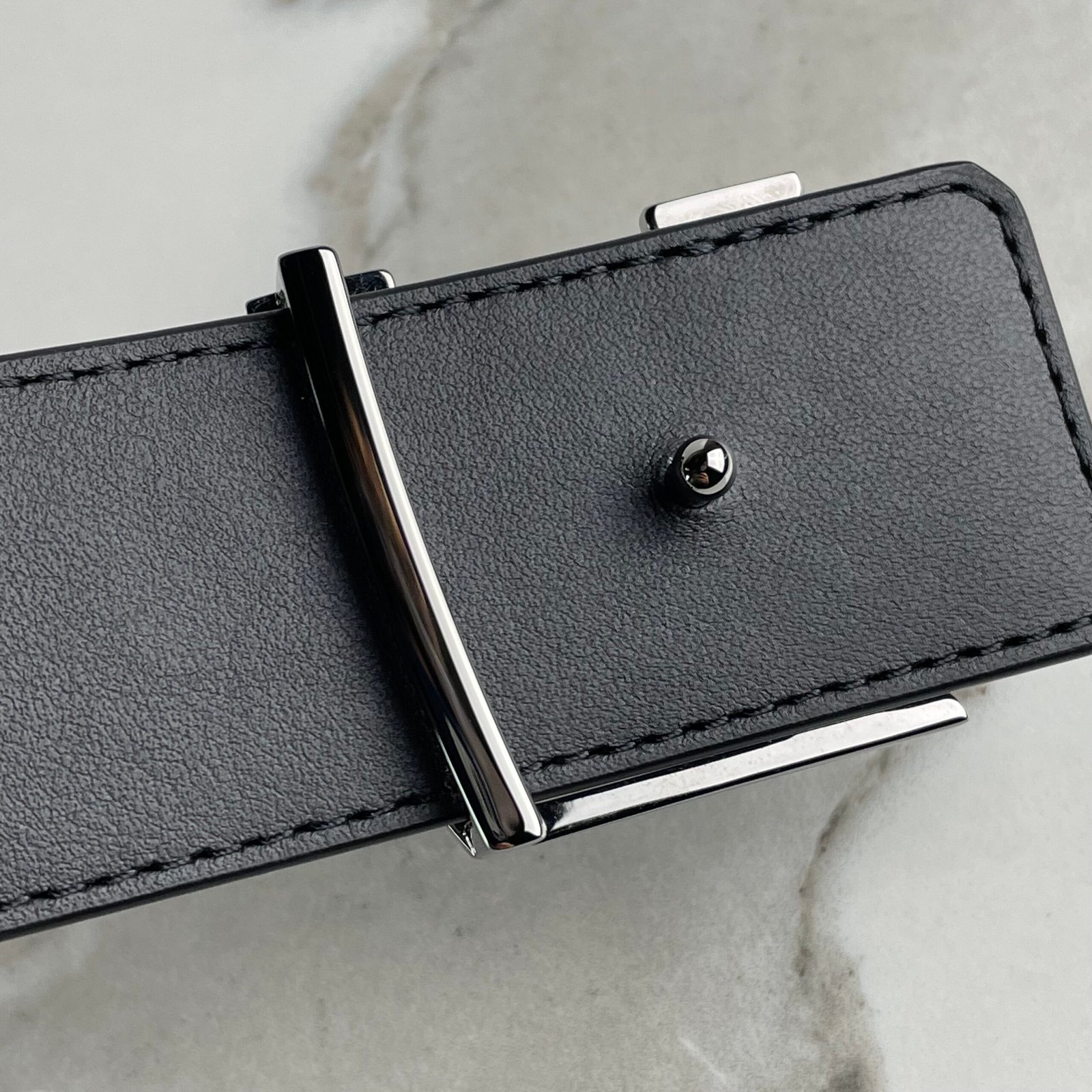 LOUIS VUITTON Ceinture LV Initiales 35 mm Réversible – Image 8