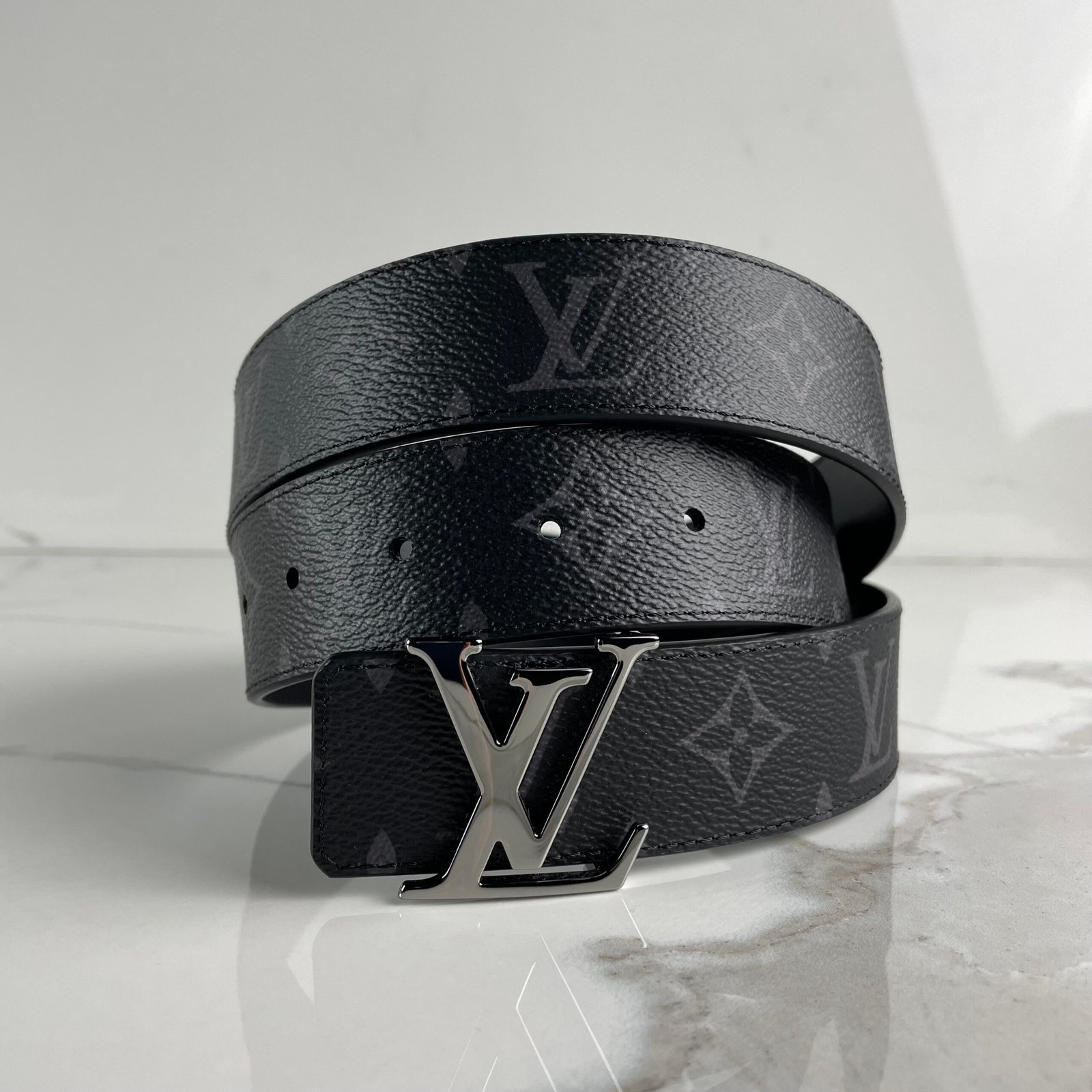 LOUIS VUITTON Ceinture LV Initiales 35 mm Réversible – Image 3