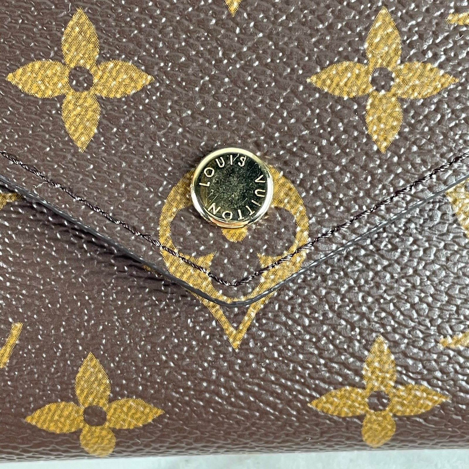LOUIS VUITTON Victorine Wallet – Image 3