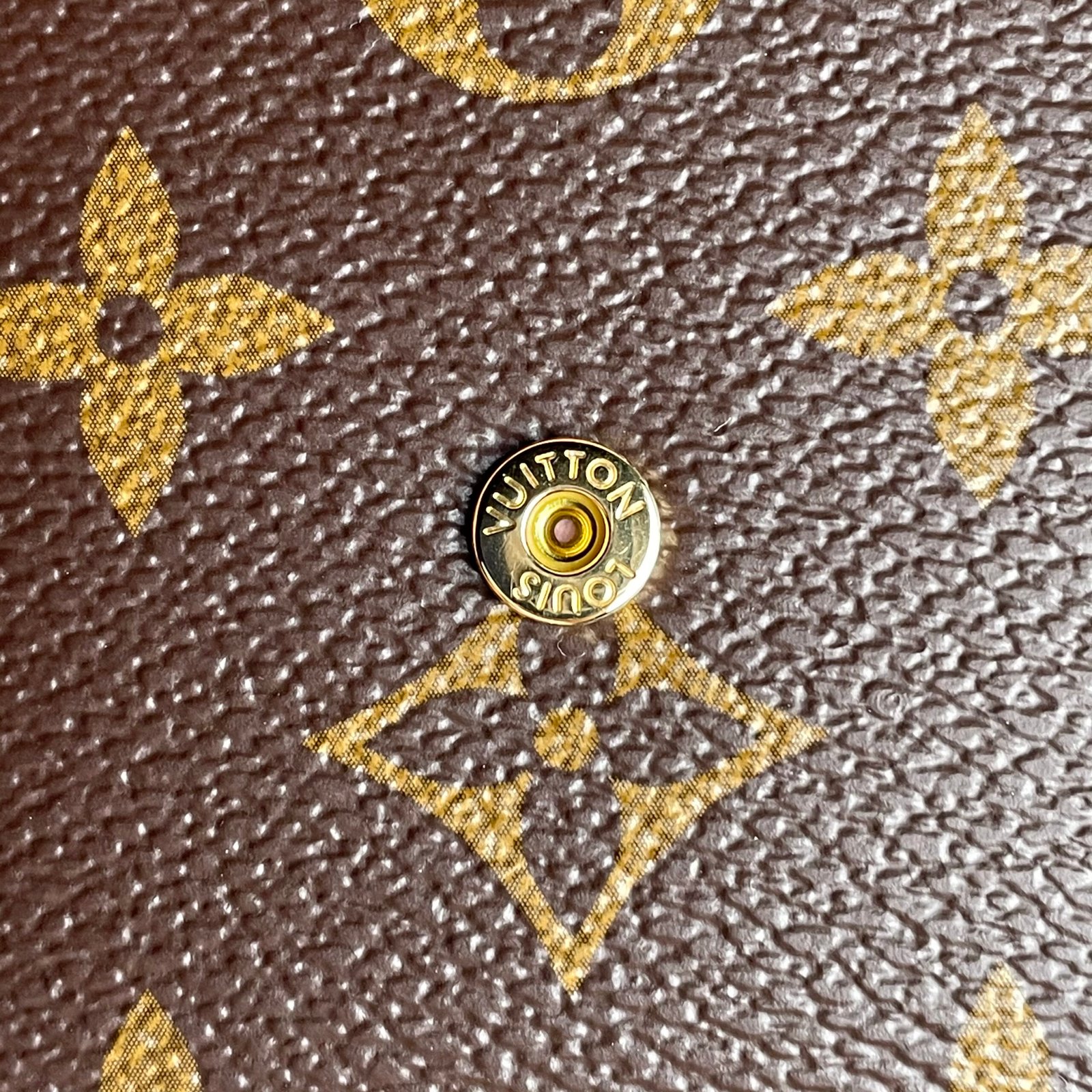 LOUIS VUITTON Victorine Wallet – Image 4