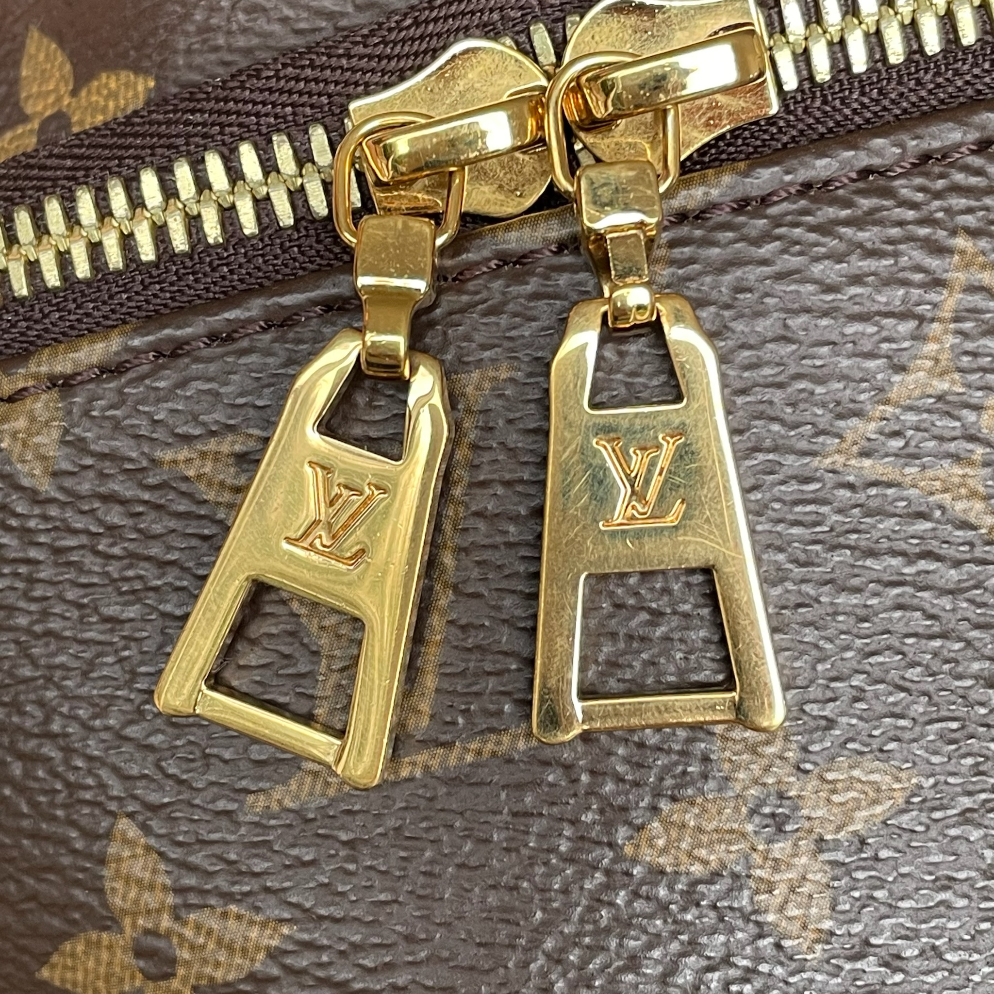 LOUIS VUITTON Bumbag (Sac Ceinture) – Image 19