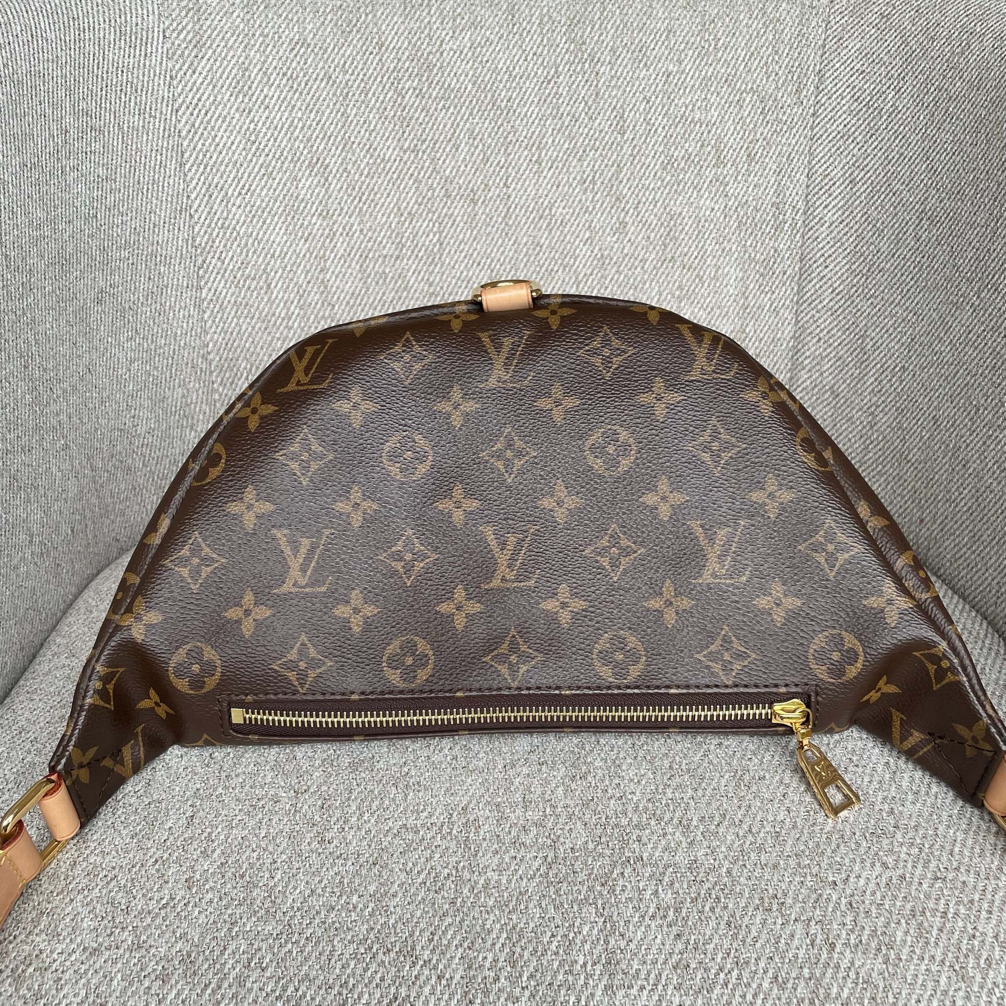 LOUIS VUITTON Bumbag (Sac Ceinture) – Image 8