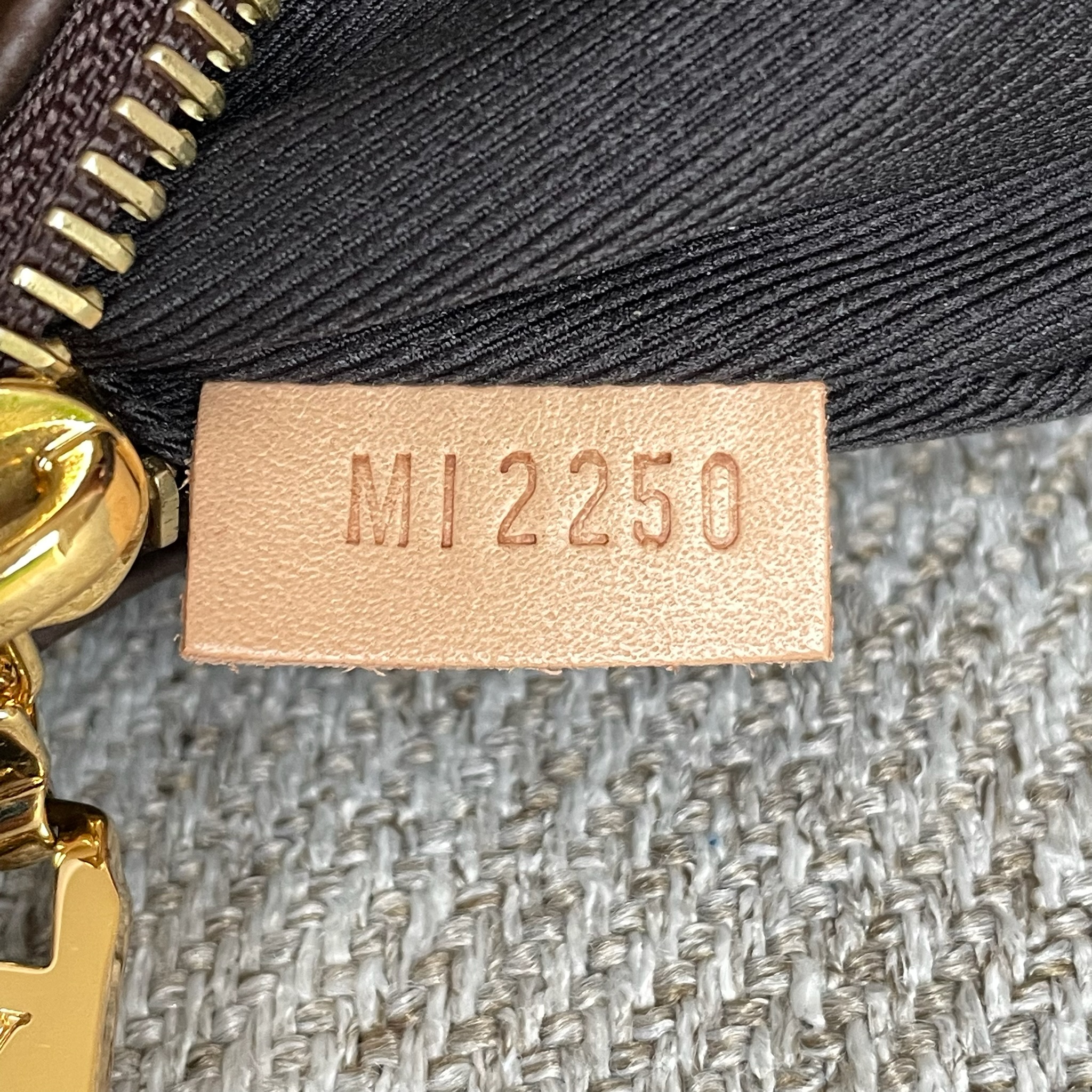 LOUIS VUITTON Bumbag (Sac Ceinture) – Image 11