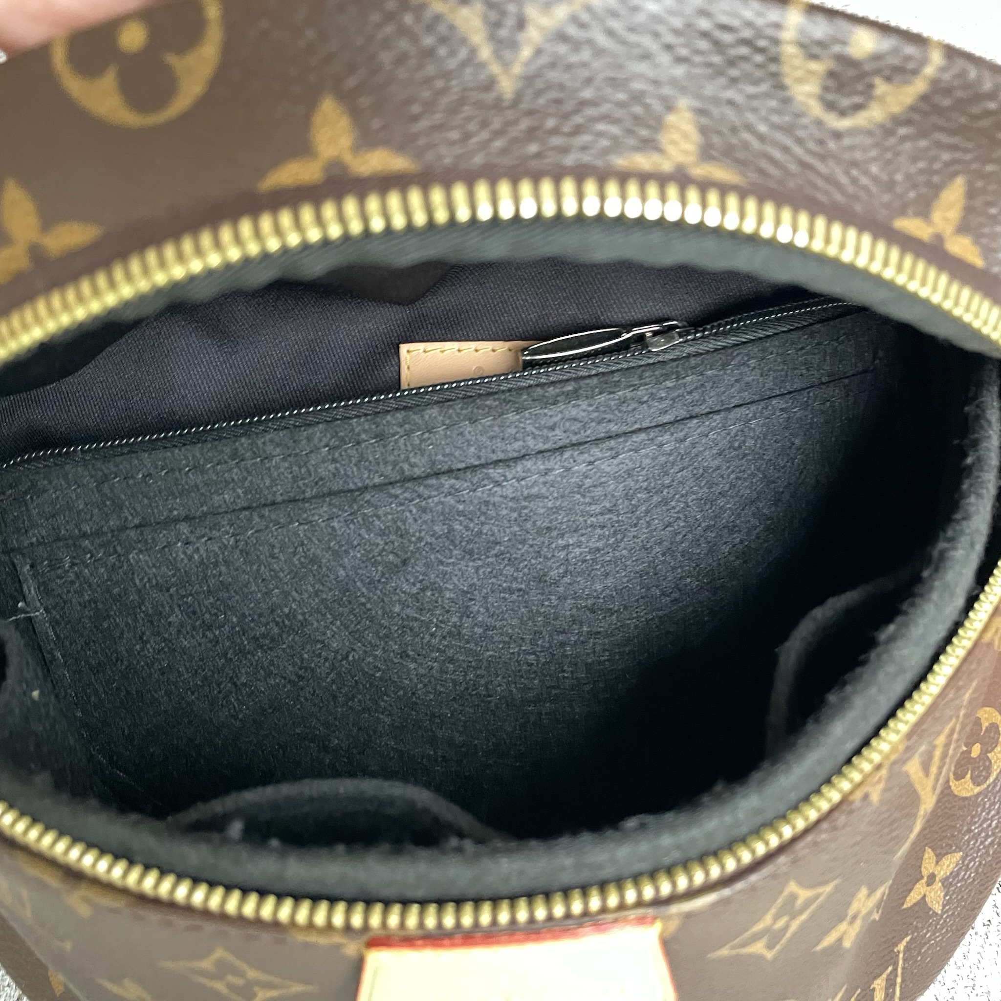 LOUIS VUITTON Bumbag (Sac Ceinture) – Image 20