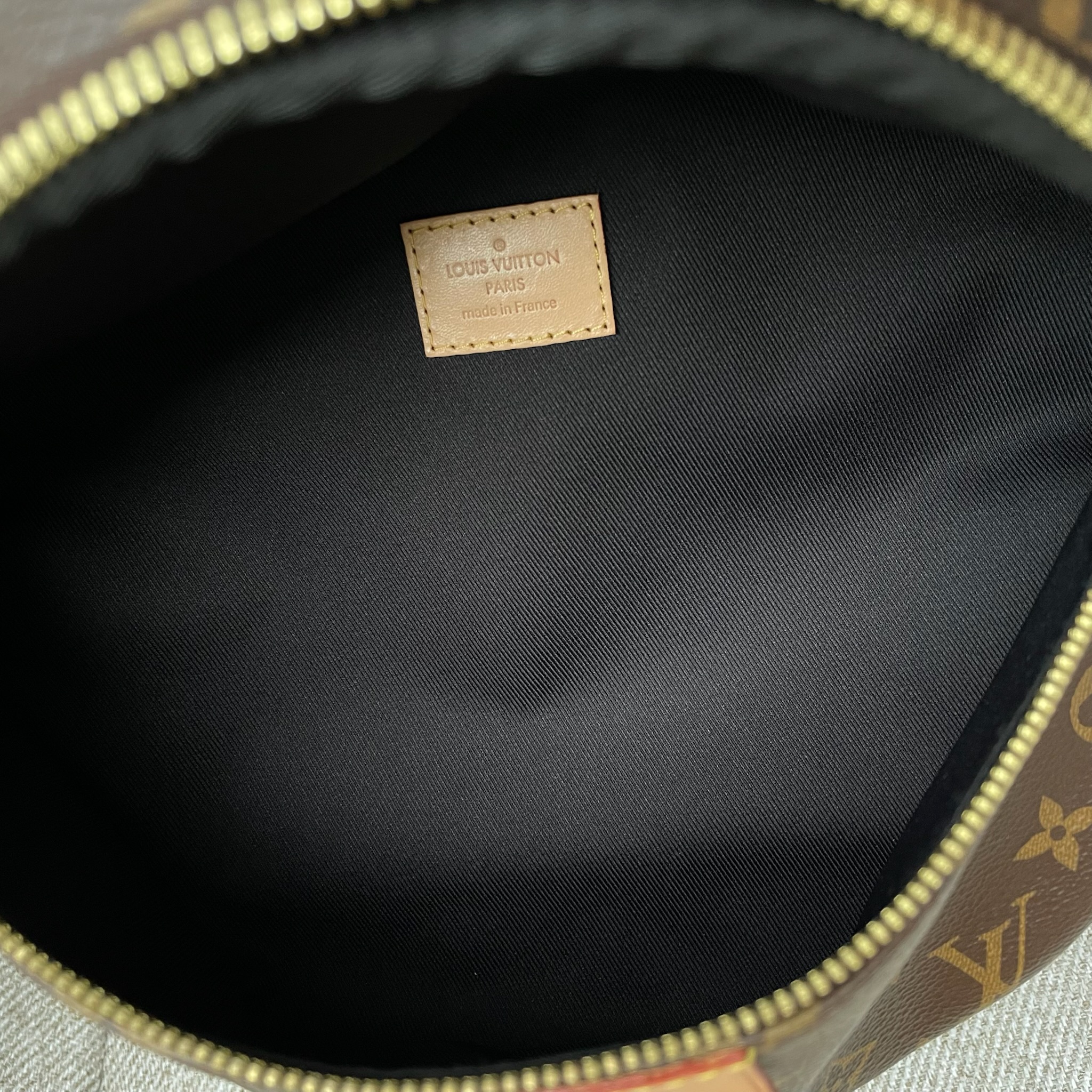 LOUIS VUITTON Bumbag (Sac Ceinture) – Image 16