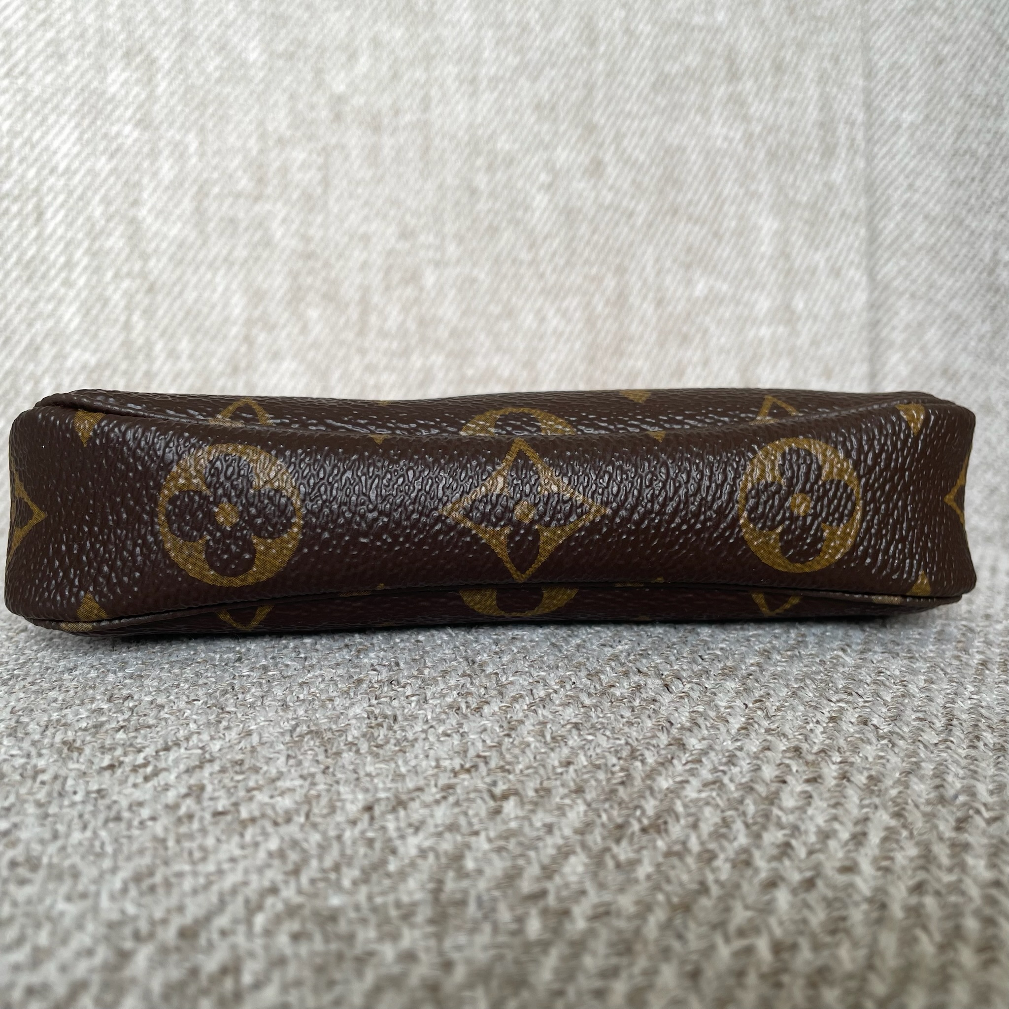 LOUIS VUITTON Mini Pochette Accessoires – Image 6