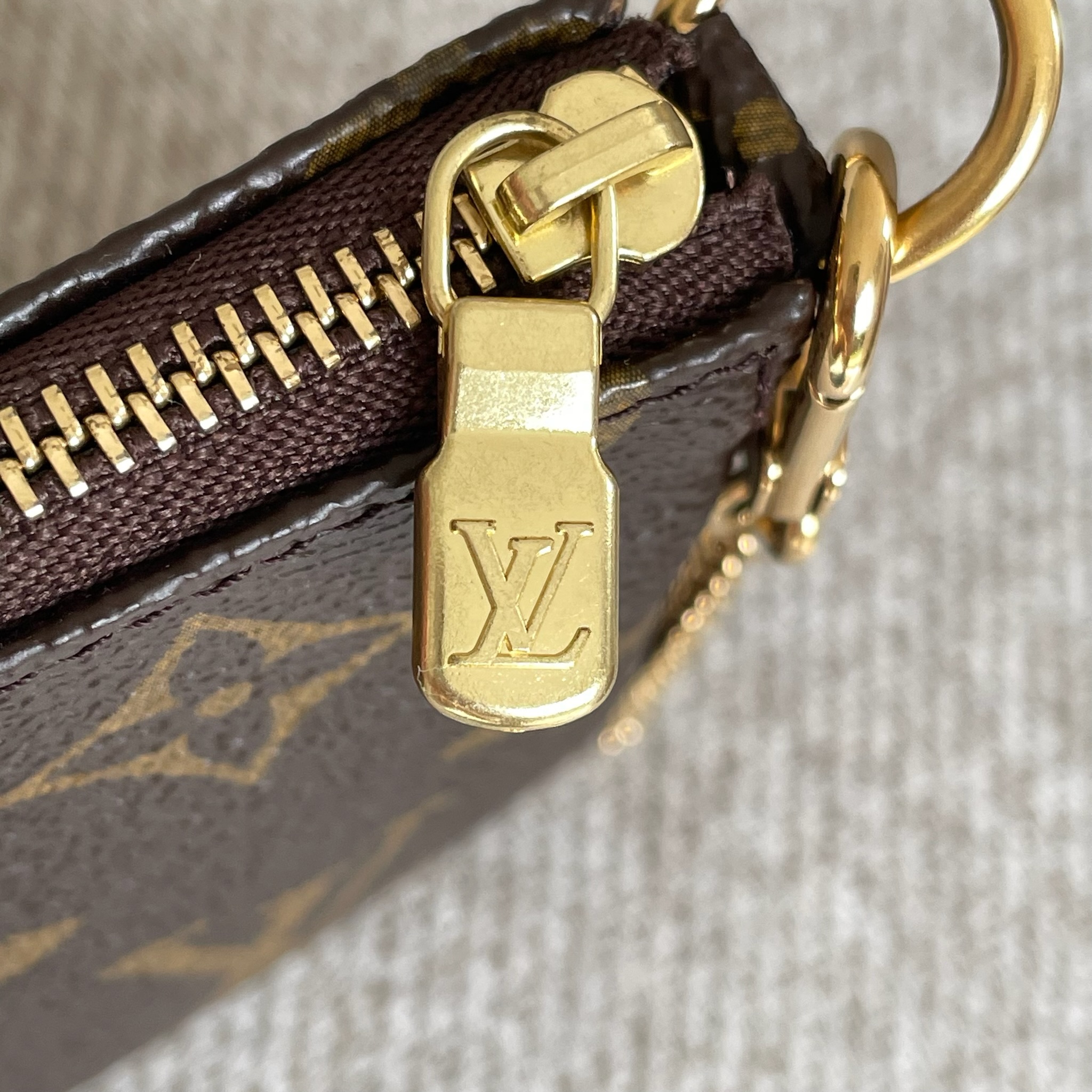LOUIS VUITTON Mini Pochette Accessoires – Image 10
