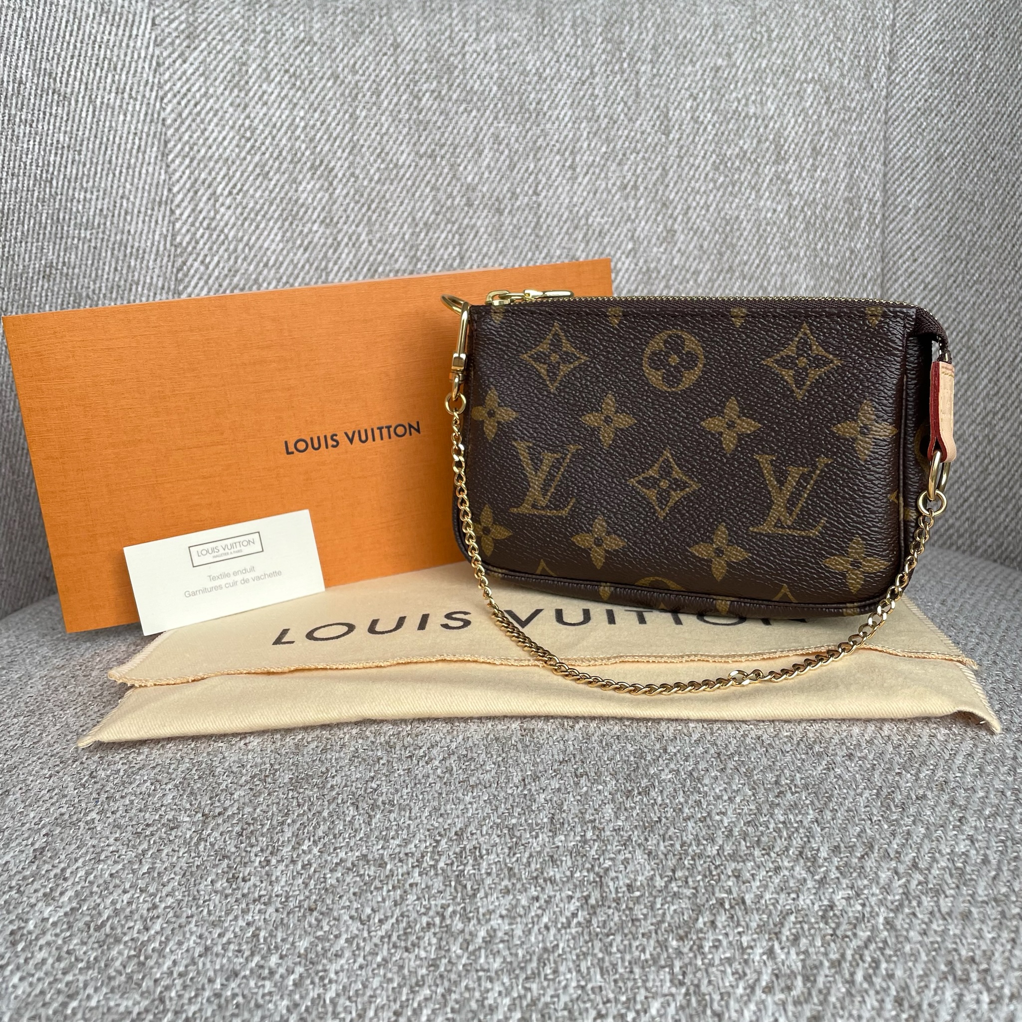 LOUIS VUITTON Mini Pochette Accessoires – Image 2