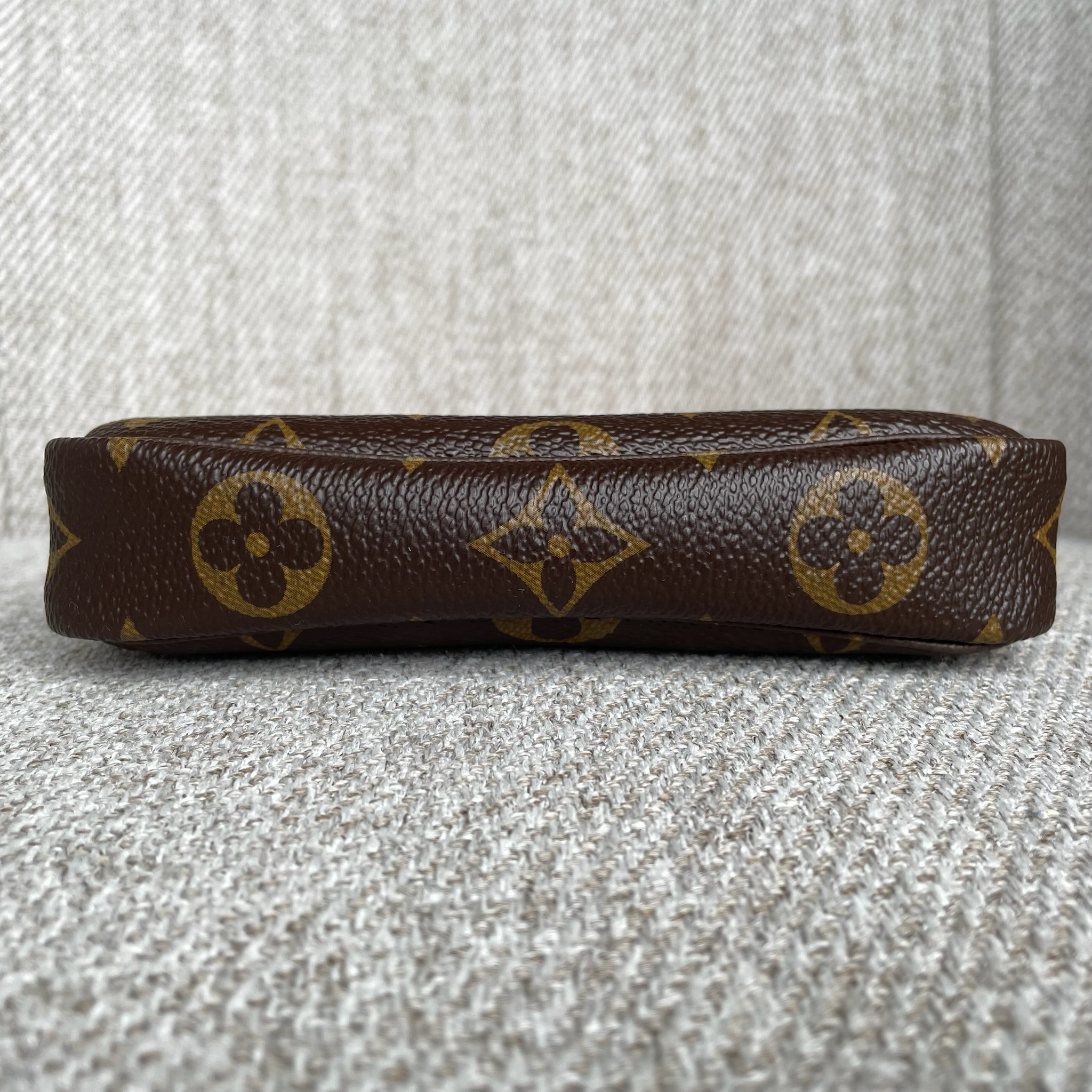 LOUIS VUITTON Mini Pochette Accessoires – Image 5