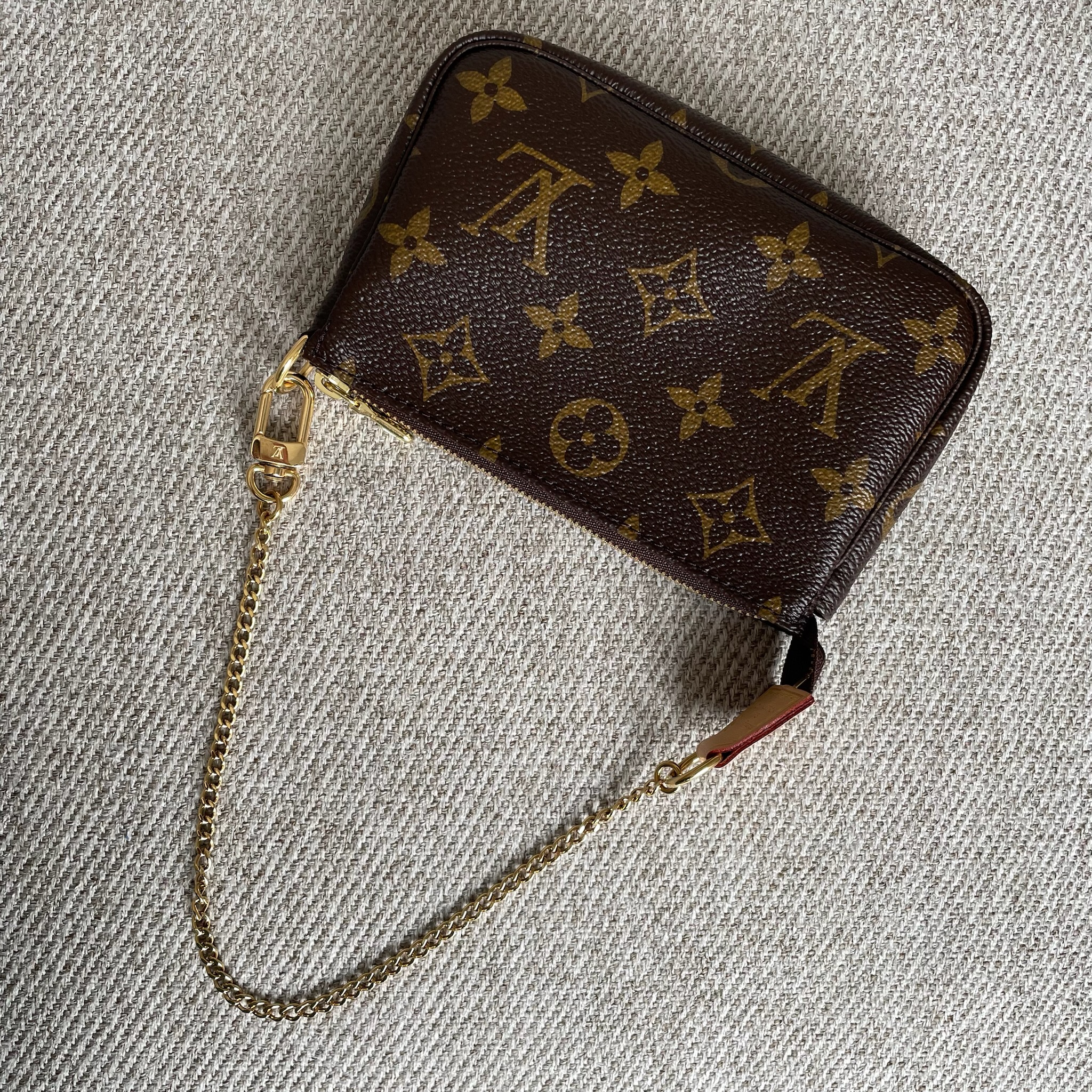 LOUIS VUITTON Mini Pochette Accessoires – Image 3