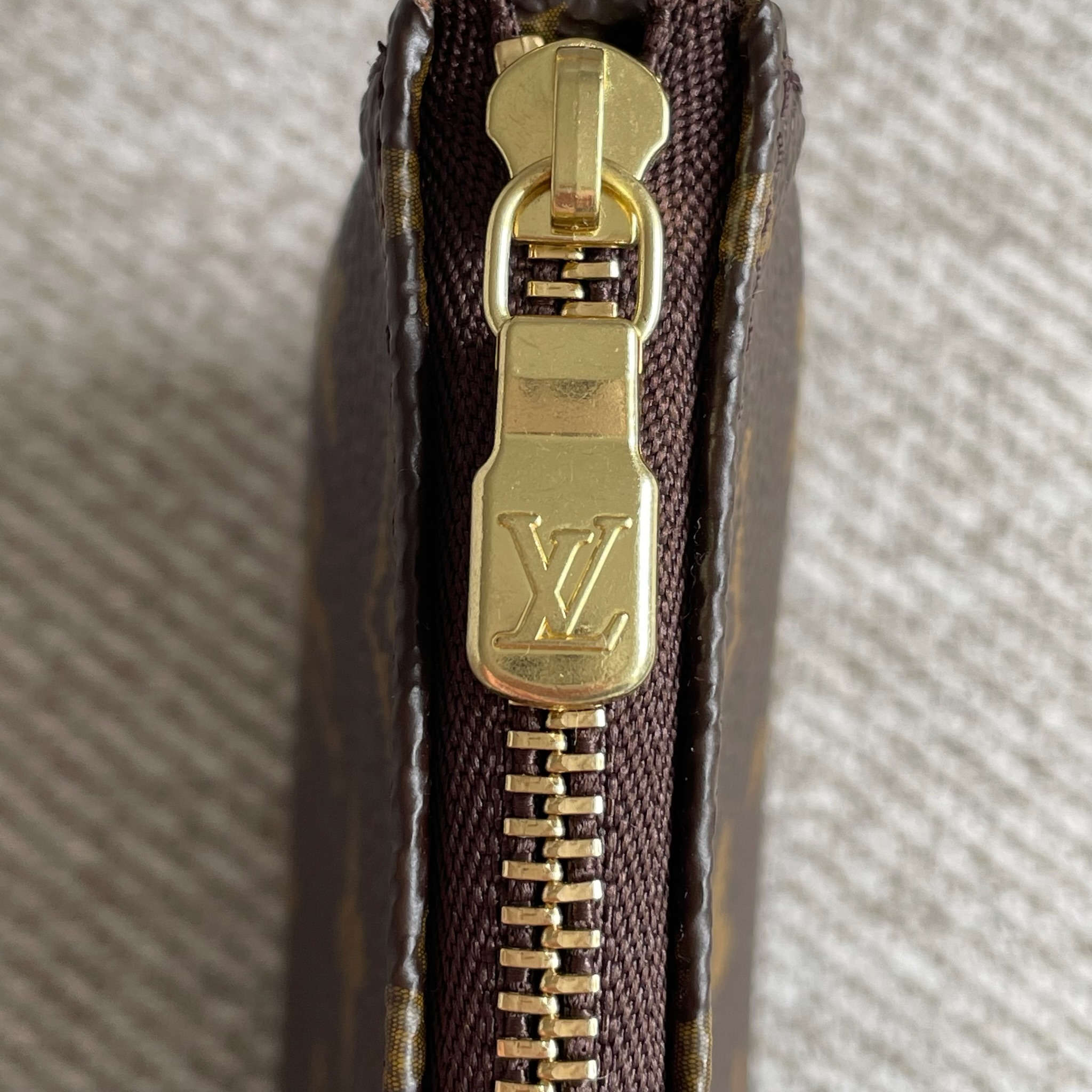 LOUIS VUITTON Mini Pochette Accessoires – Image 11