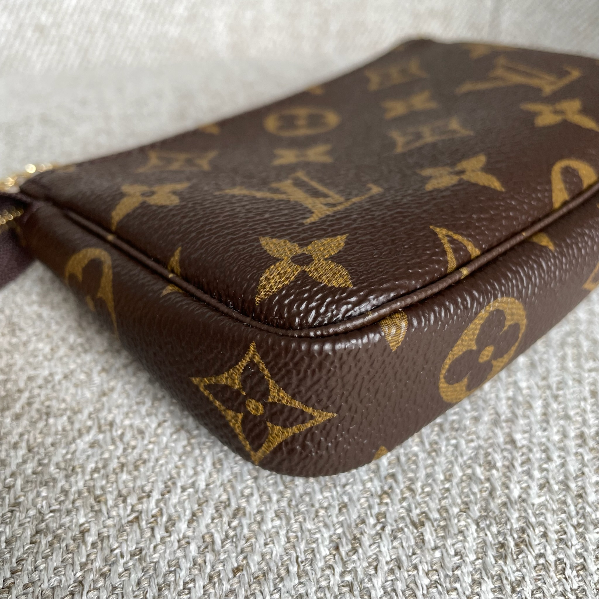 LOUIS VUITTON Mini Pochette Accessoires – Image 15