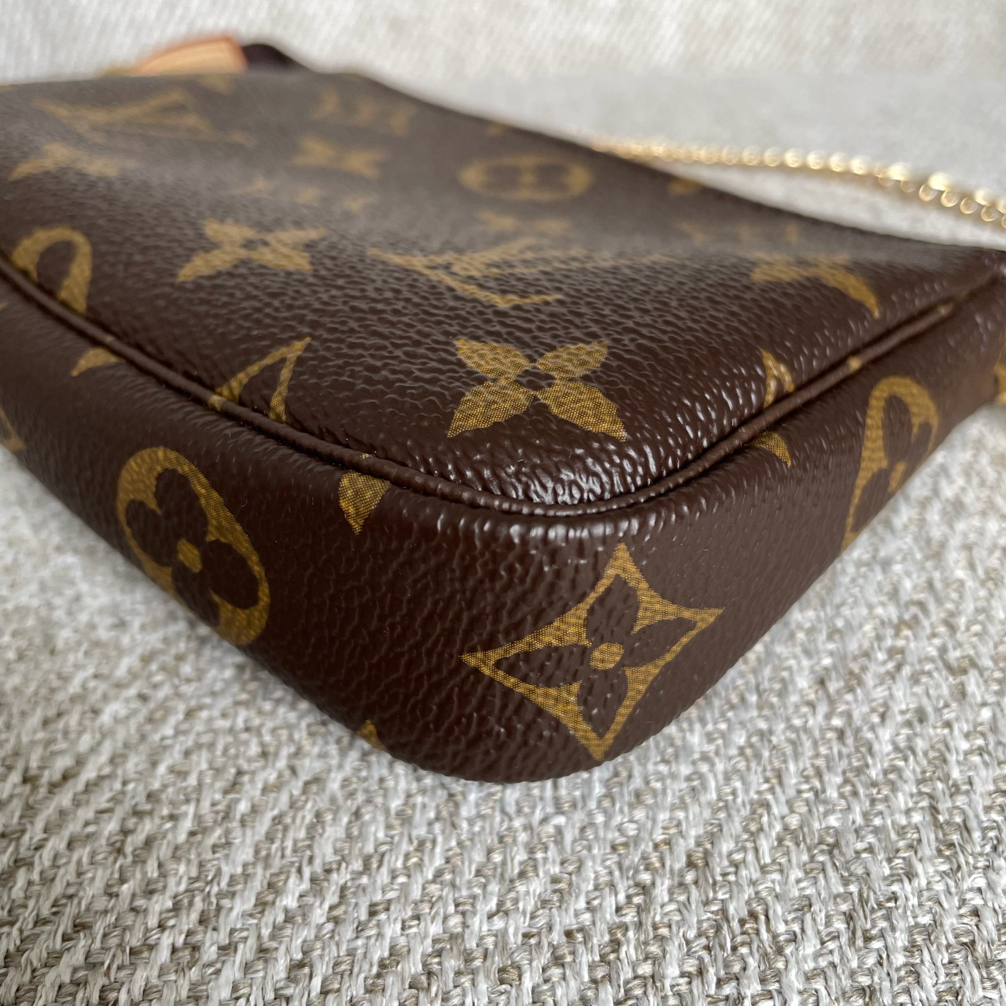LOUIS VUITTON Mini Pochette Accessoires – Image 16