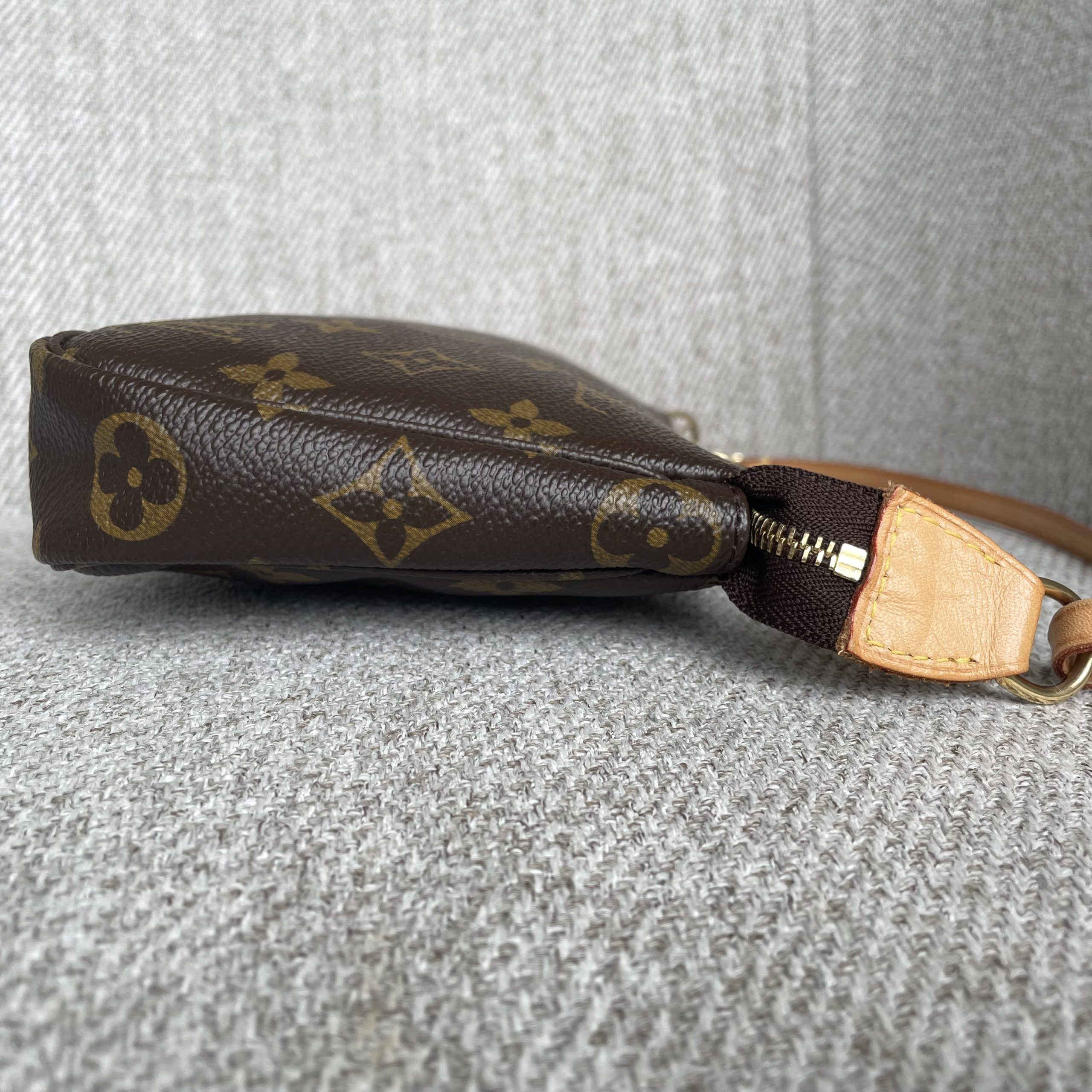 Louis Vuitton Pochette Accessoires Monogram – Image 7