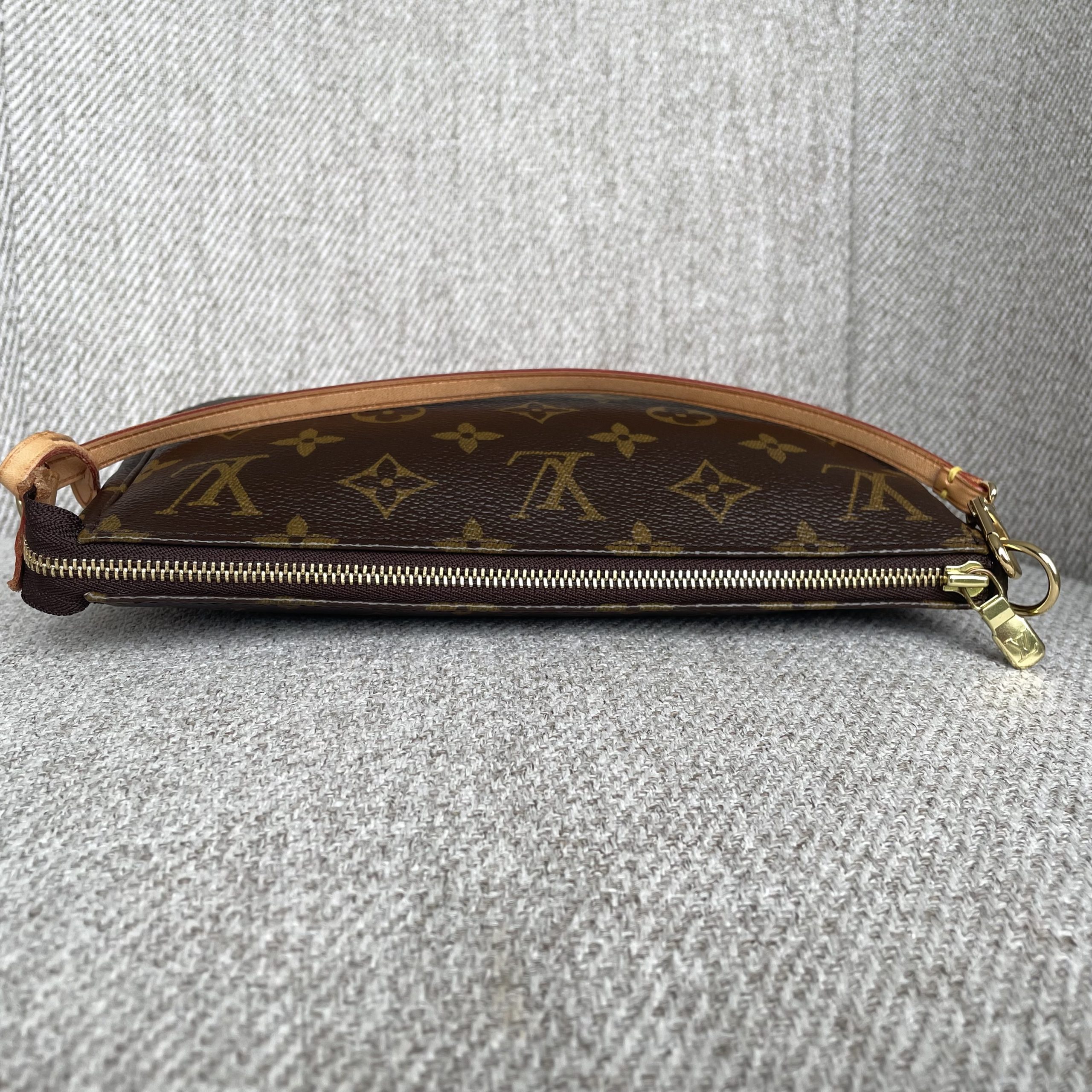 Louis Vuitton Pochette Accessoires Monogram – Image 8