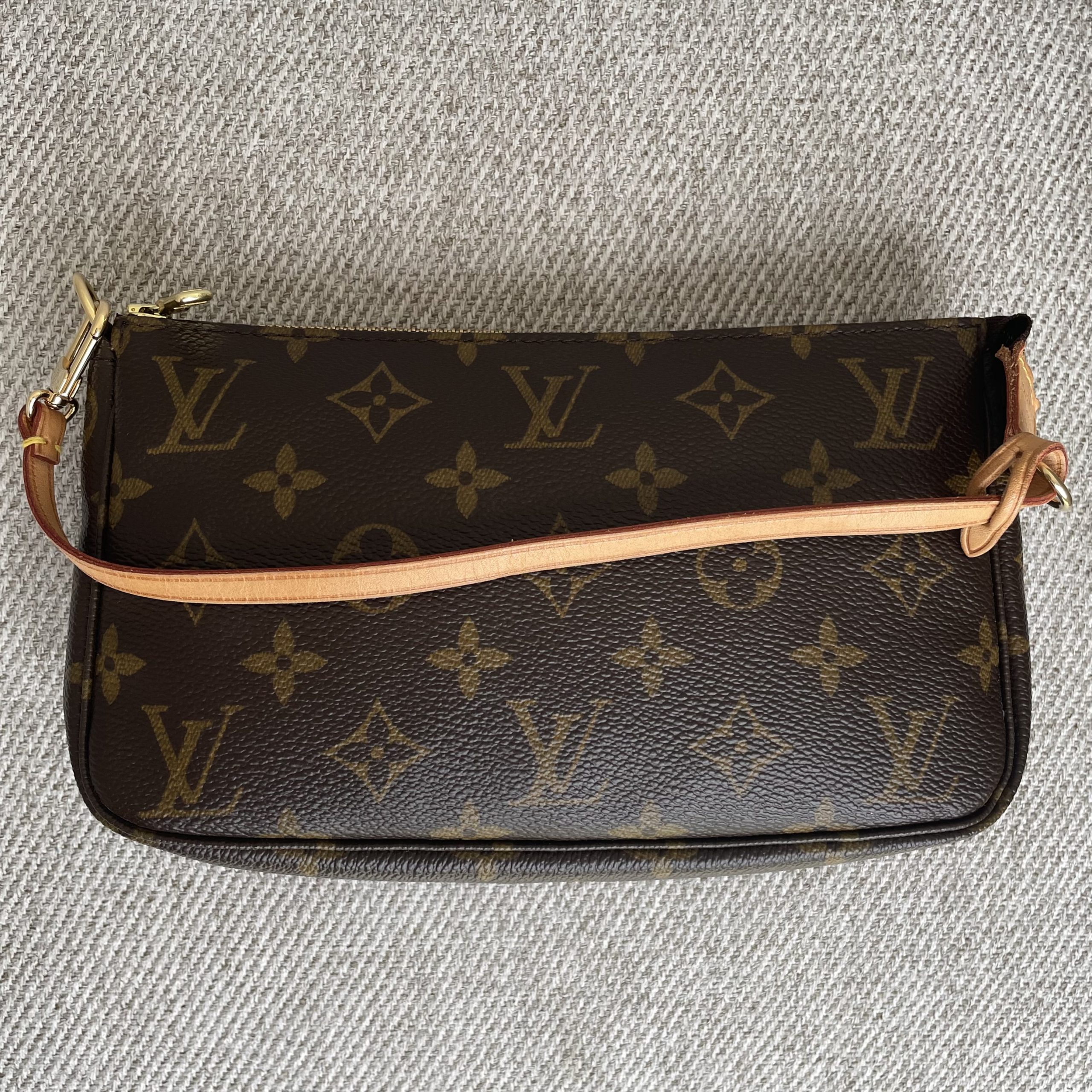 Louis Vuitton Pochette Accessoires Monogram – Image 12