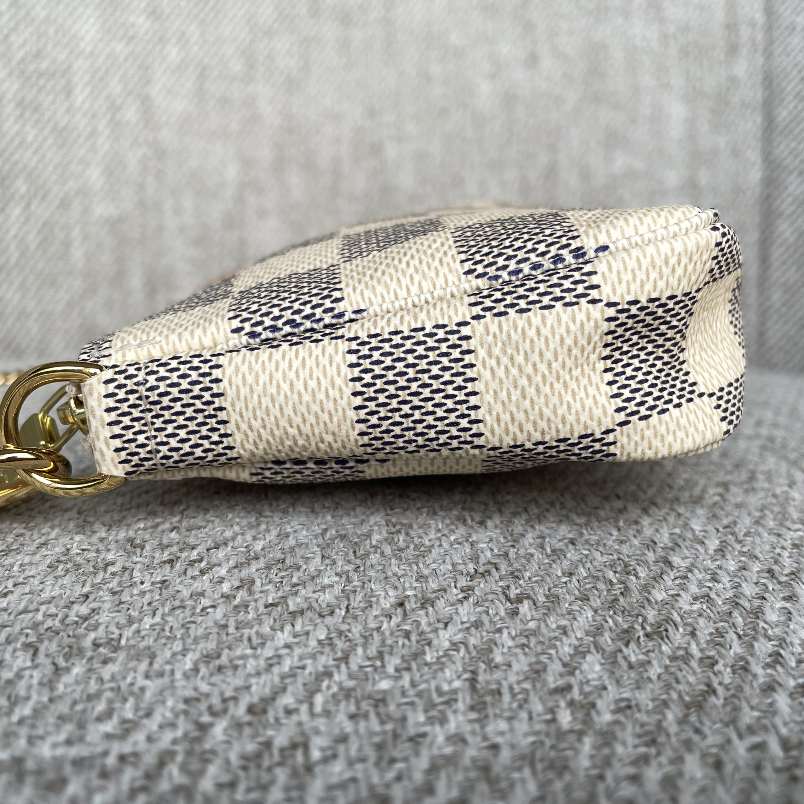 Louis Vuitton Mini Pochette Accessoires Damier Azur – Image 3