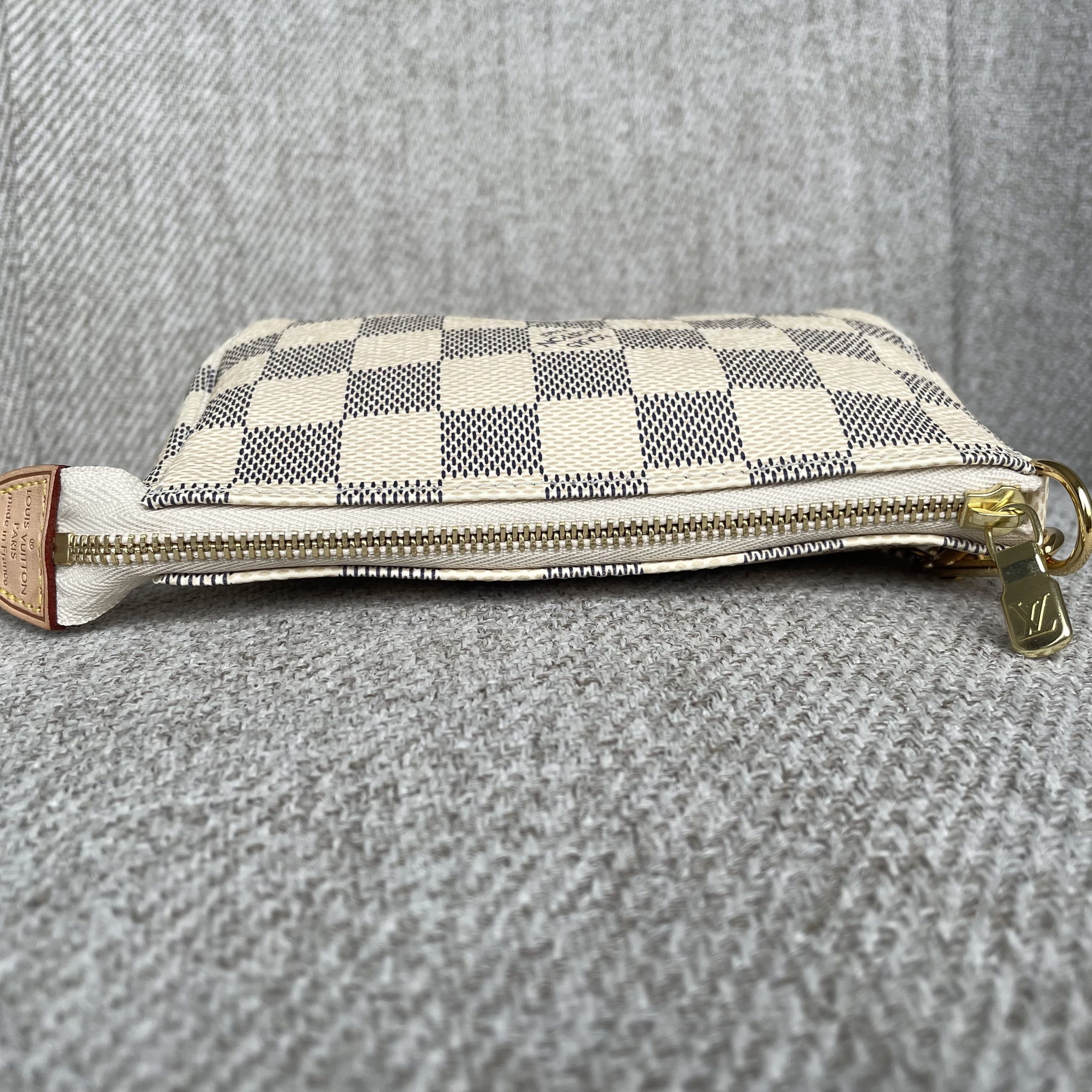 Louis Vuitton Mini Pochette Accessoires Damier Azur – Image 6