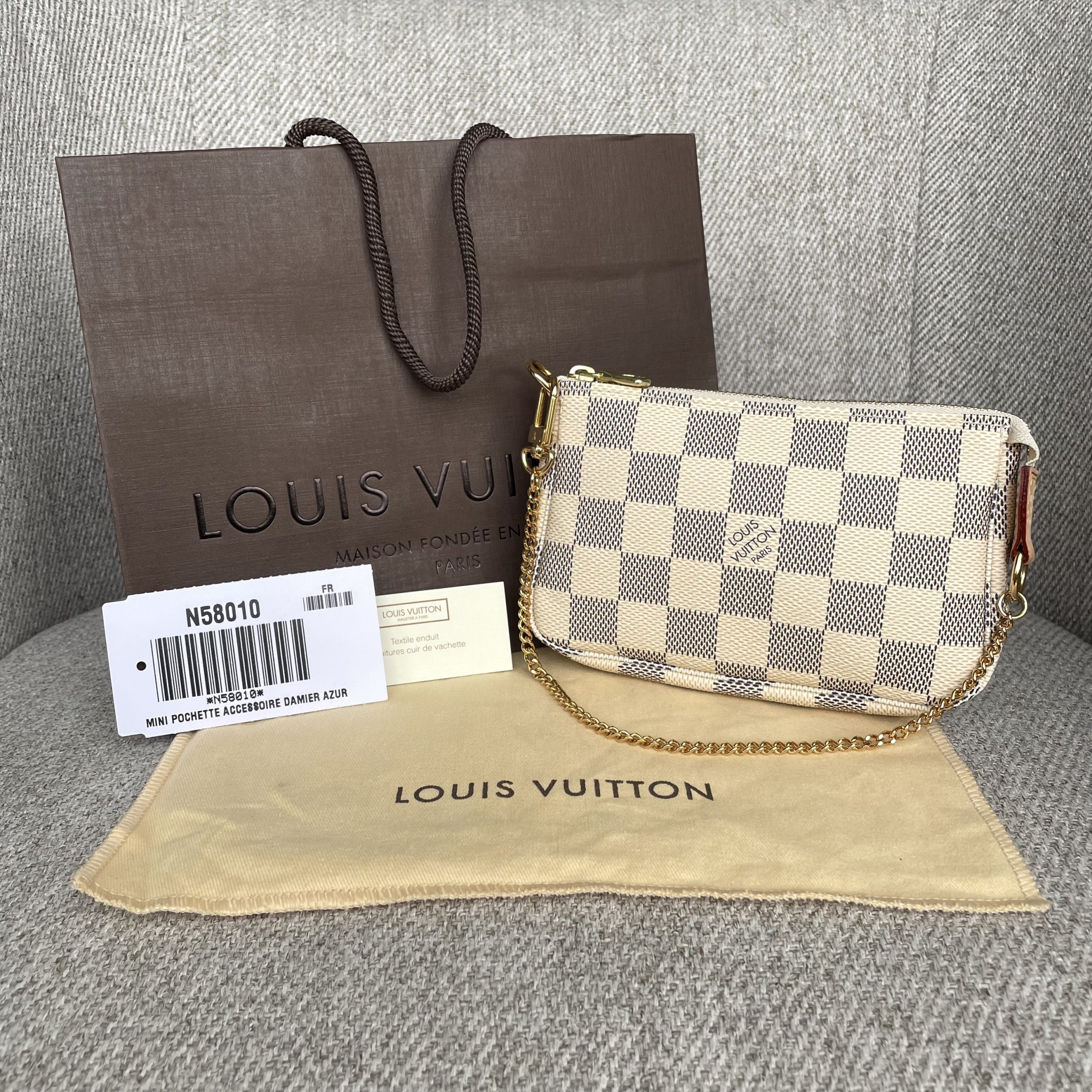 Louis Vuitton Mini Pochette Accessoires Damier Azur – Image 2