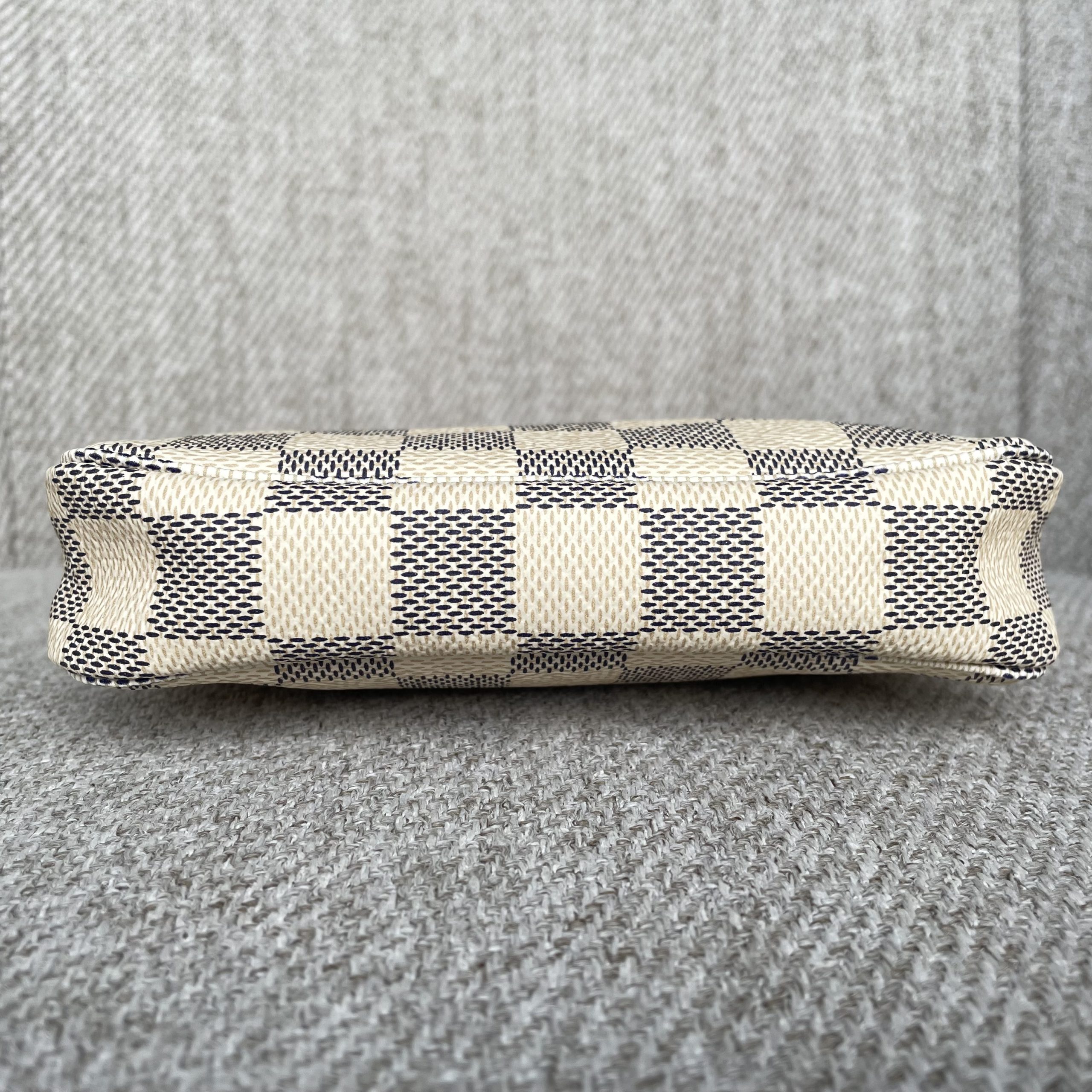 Louis Vuitton Mini Pochette Accessoires Damier Azur – Image 4