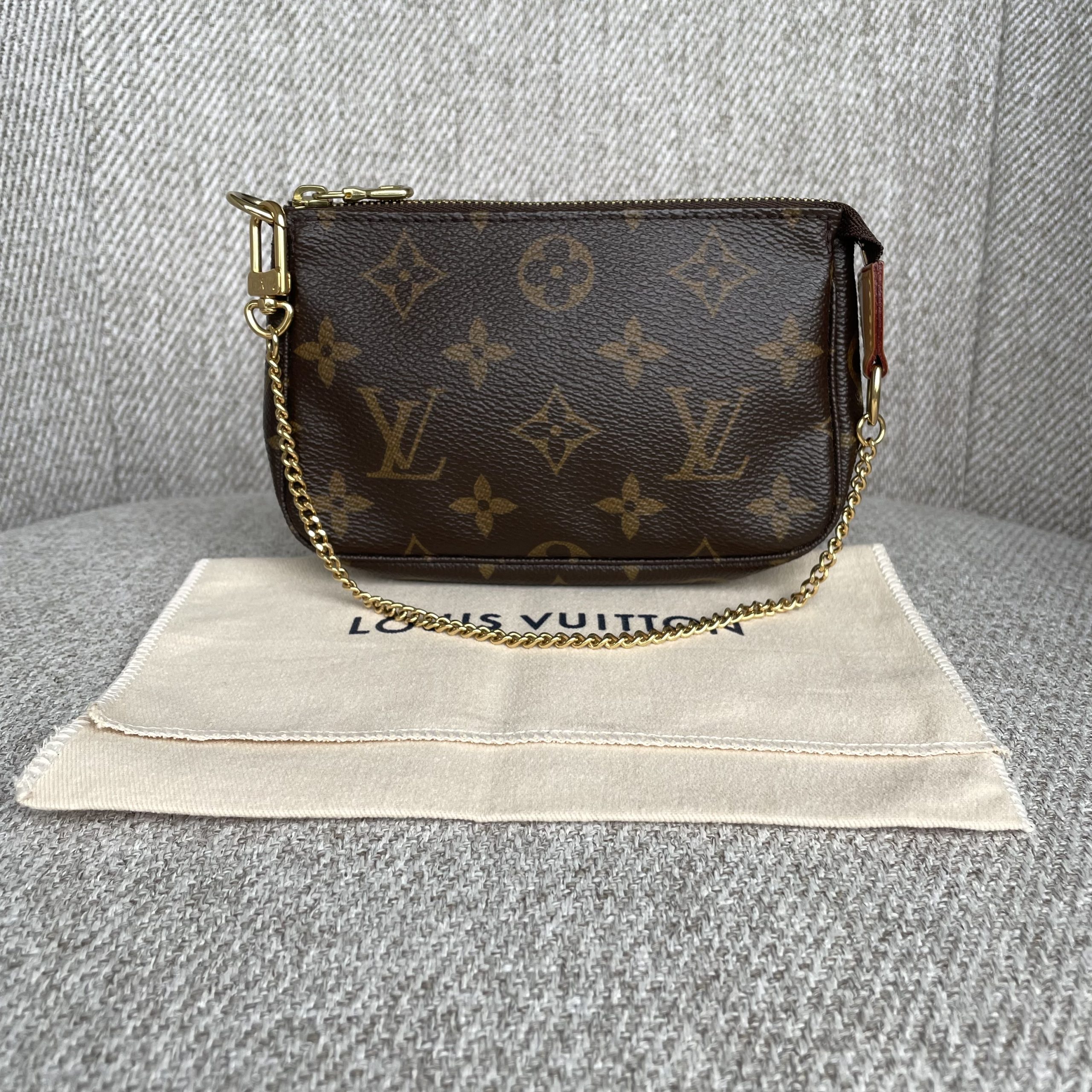 Louis Vuitton Mini Pochette Accessoires Monogram – Image 2