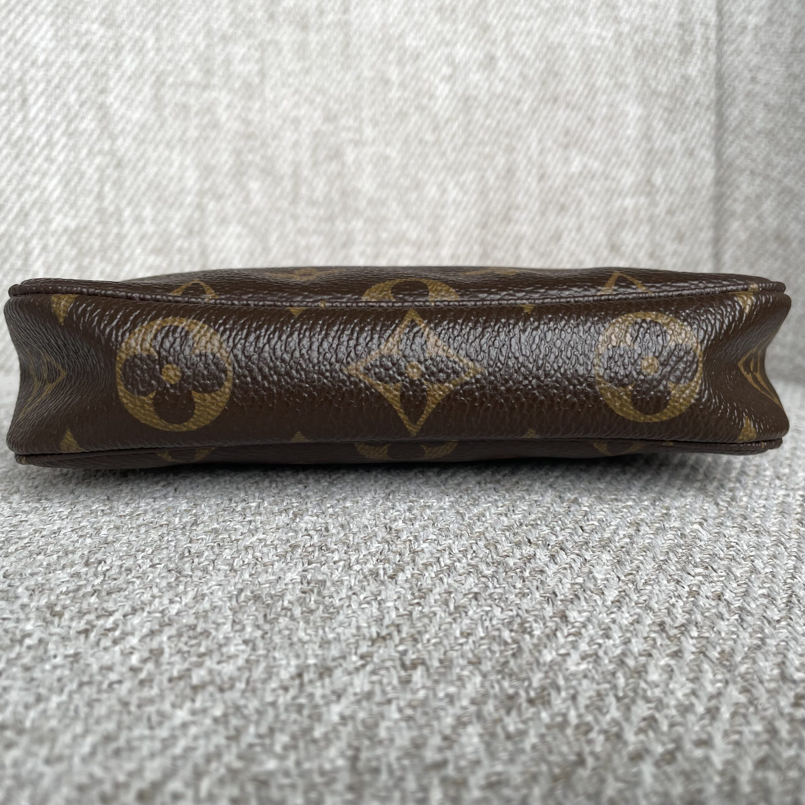 Louis Vuitton Mini Pochette Accessoires Monogram – Image 4