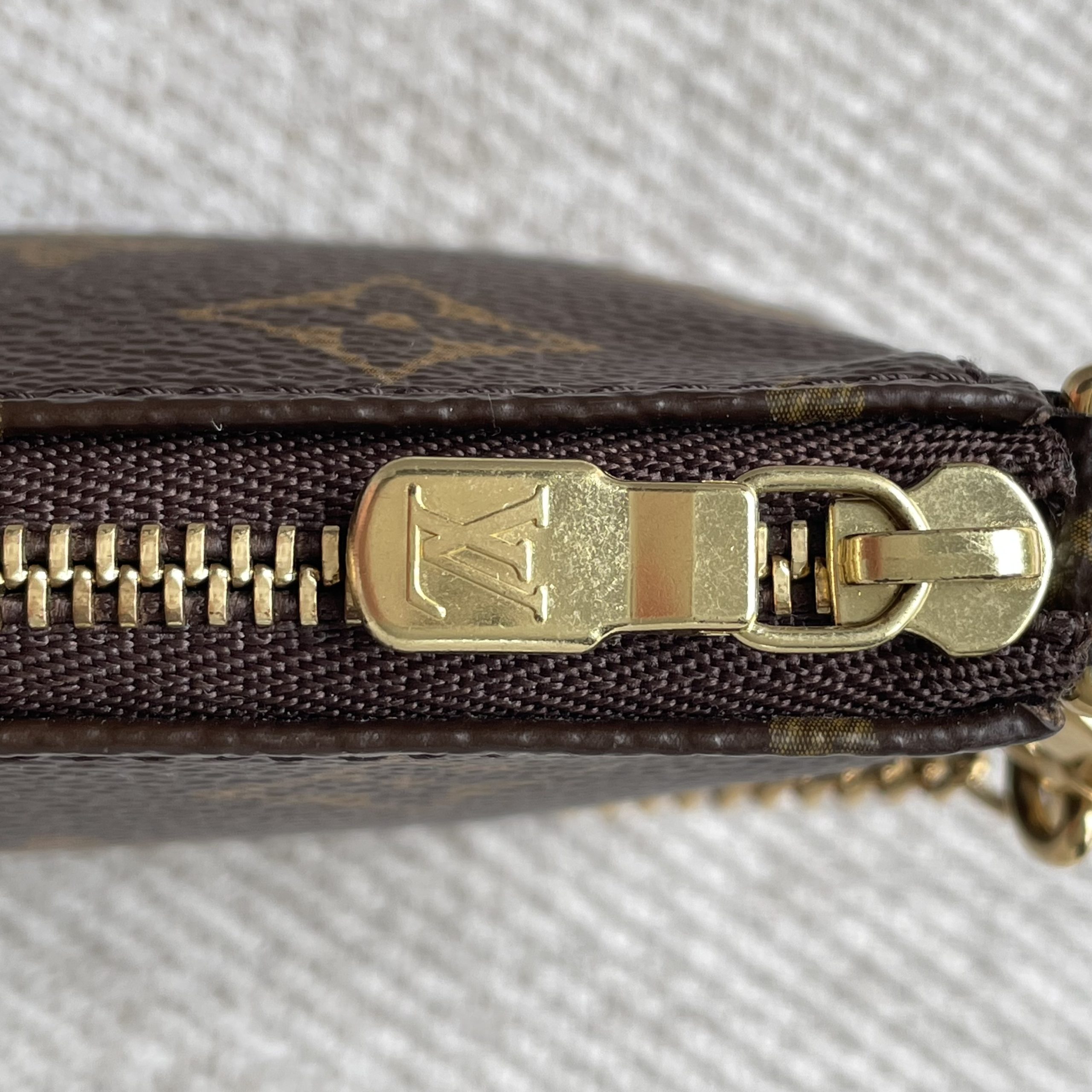 Louis Vuitton Mini Pochette Accessoires Monogram – Image 12
