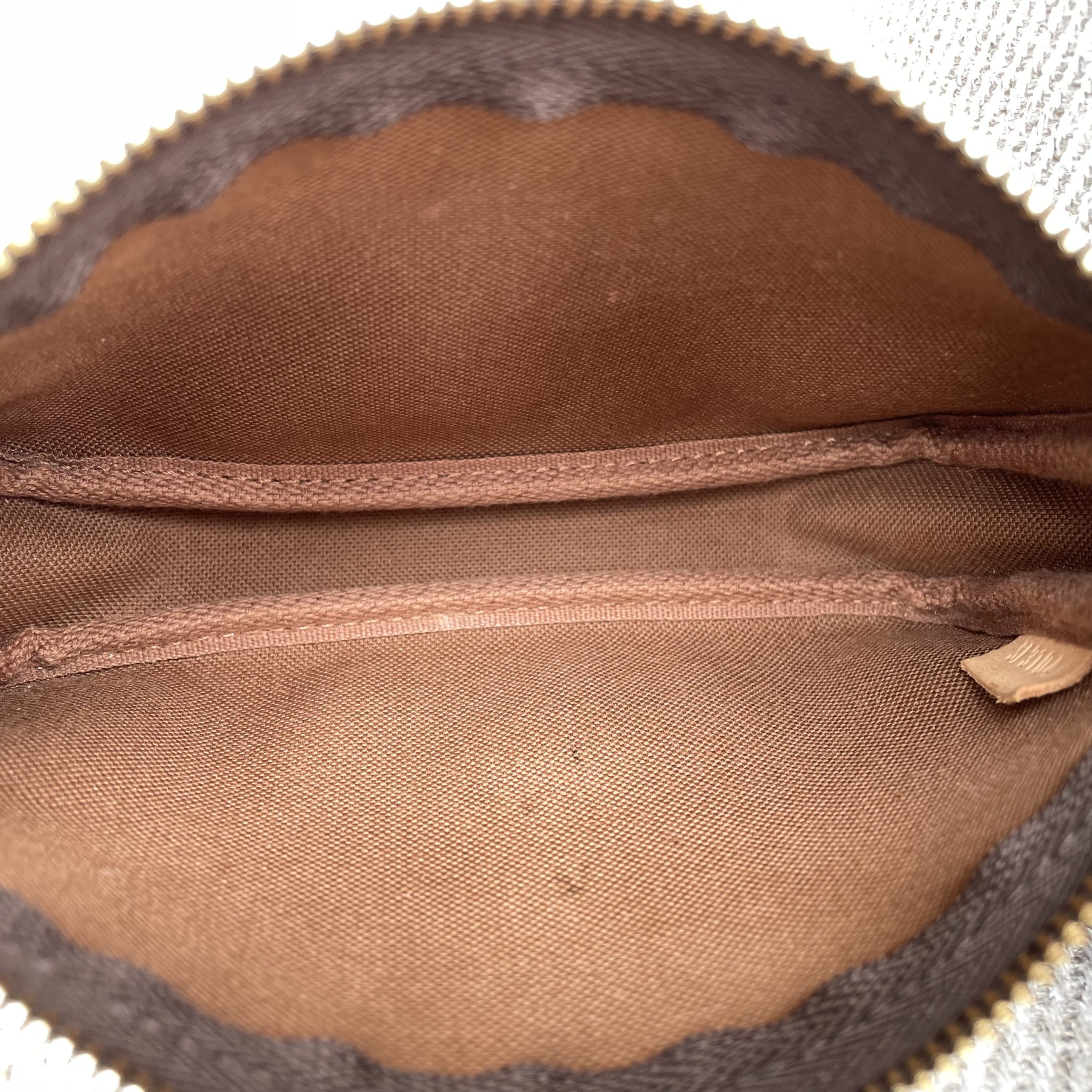 Louis Vuitton Mini Pochette Accessoires Monogram – Image 15