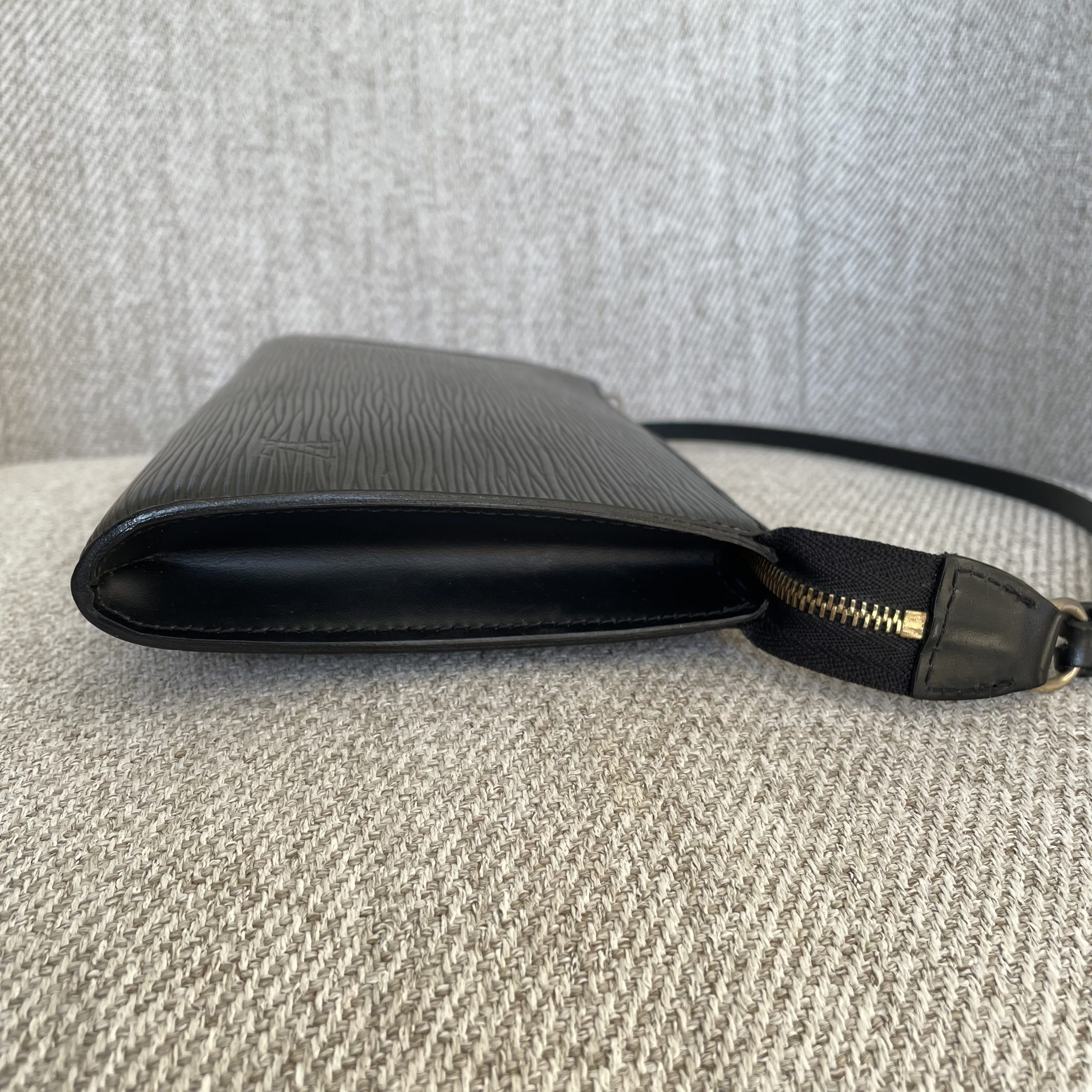 Louis Vuitton Pochette Accessoires Épi – Image 6