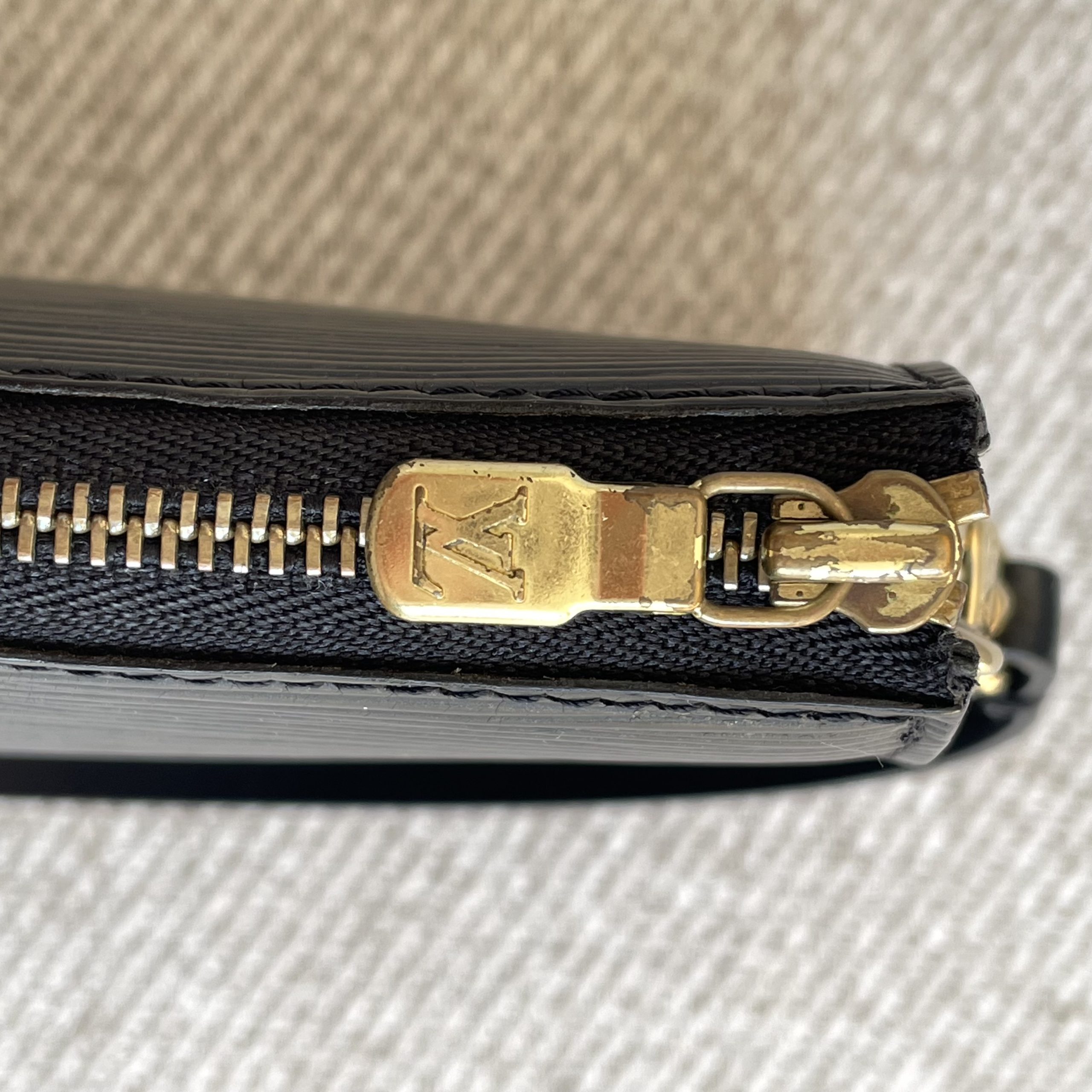 Louis Vuitton Pochette Accessoires Épi – Image 11