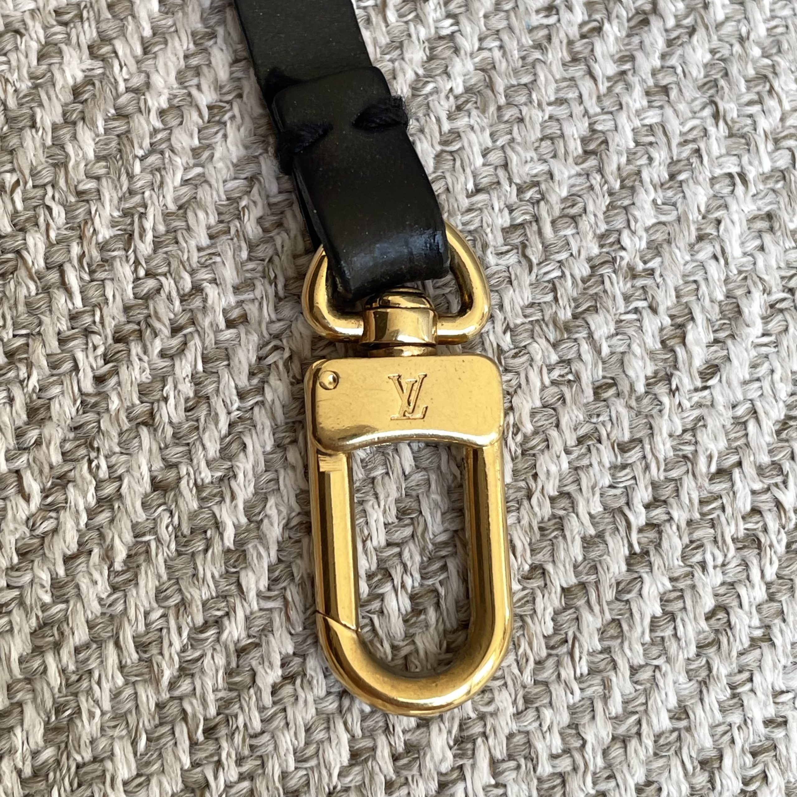 Louis Vuitton Pochette Accessoires Épi – Image 14