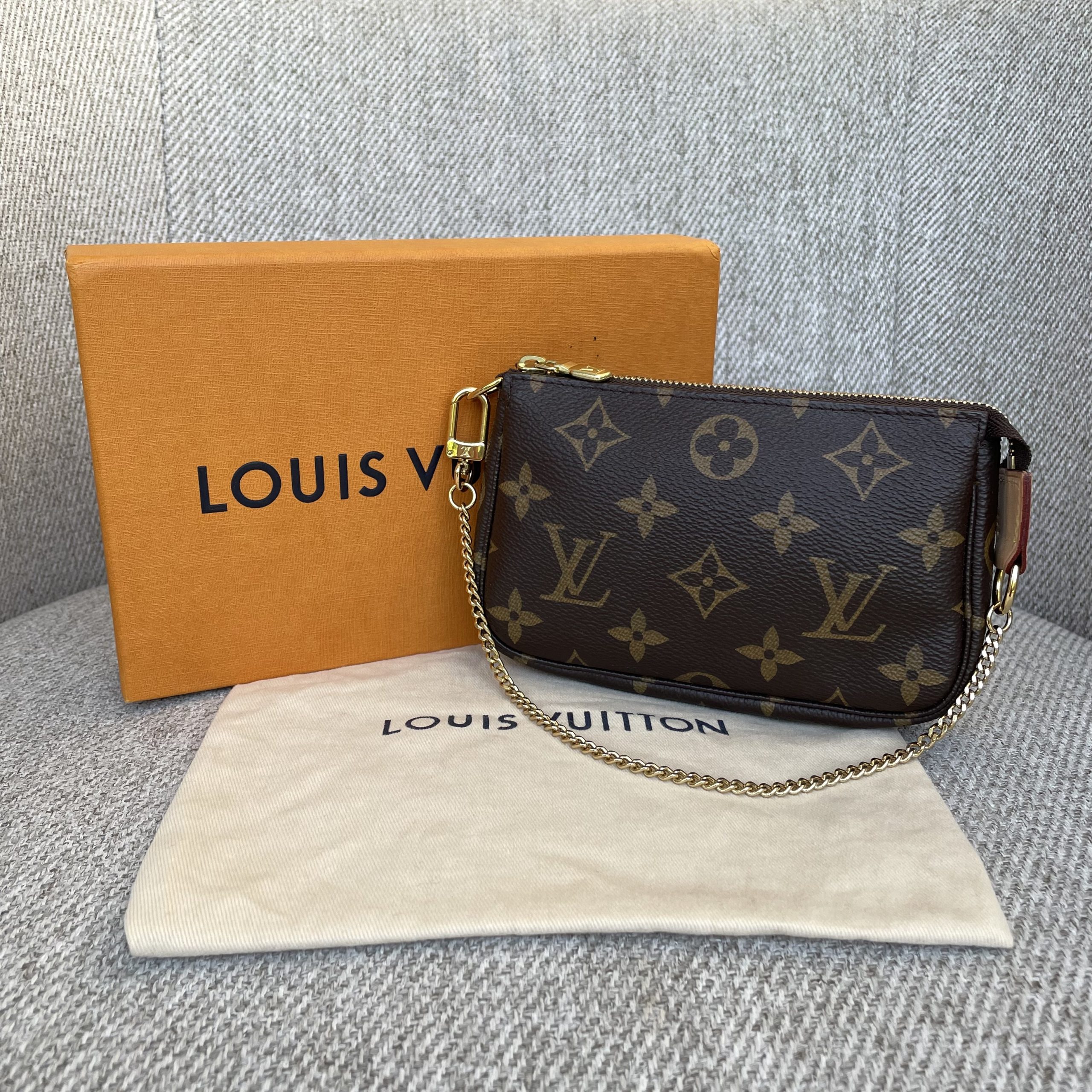 Louis Vuitton Mini Pochette Accessoires Monogram – Image 2
