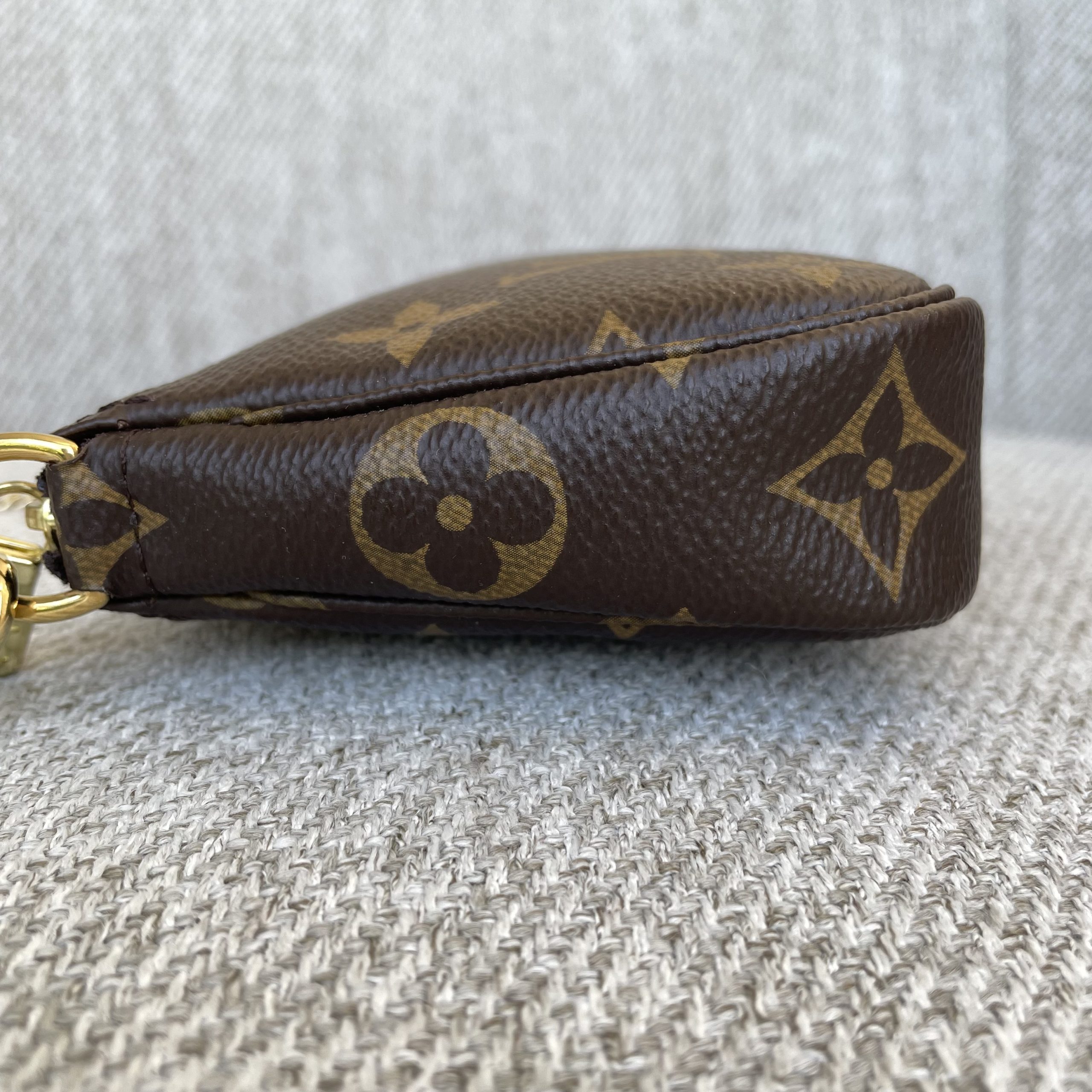 Louis Vuitton Mini Pochette Accessoires Monogram – Image 4