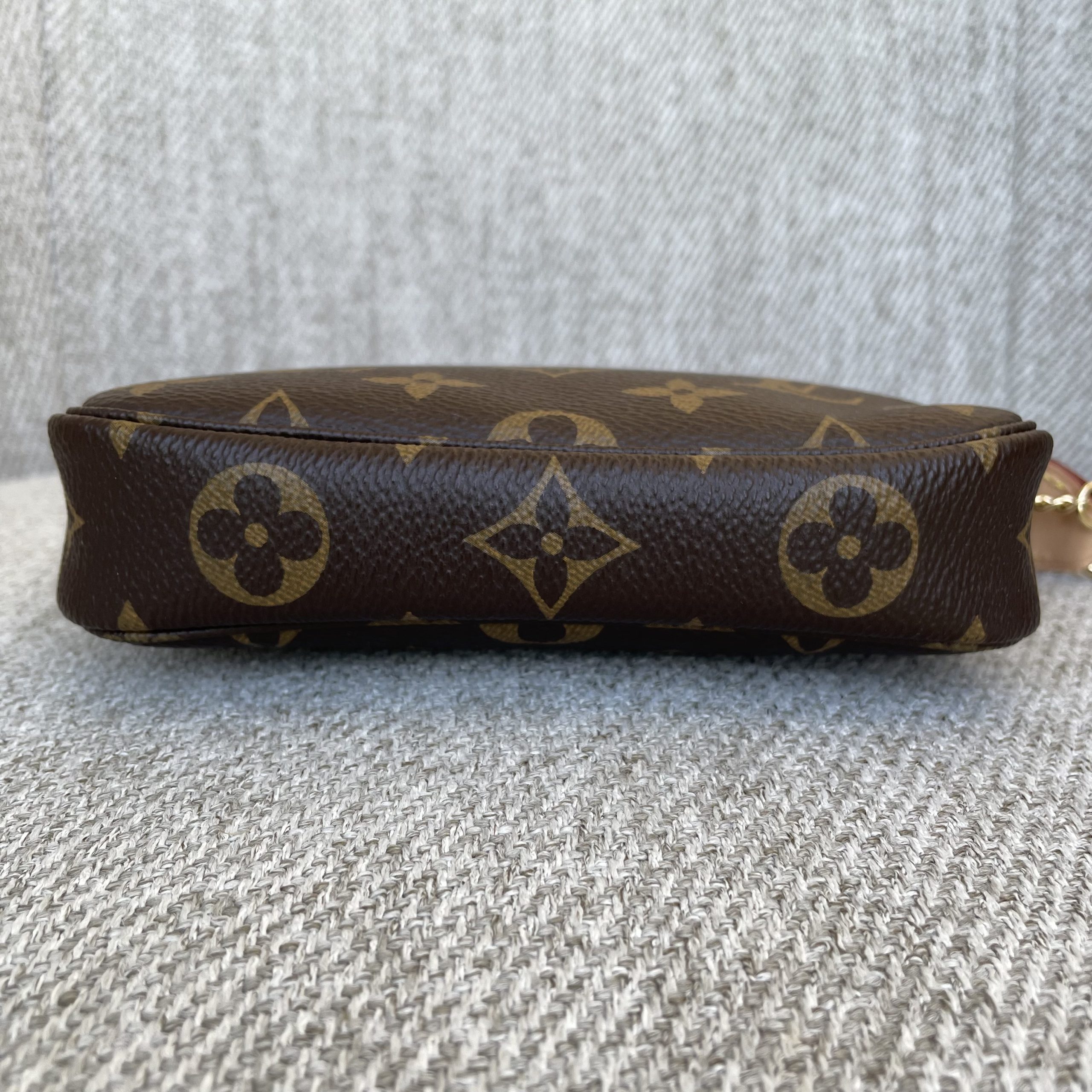 Louis Vuitton Mini Pochette Accessoires Monogram – Image 5