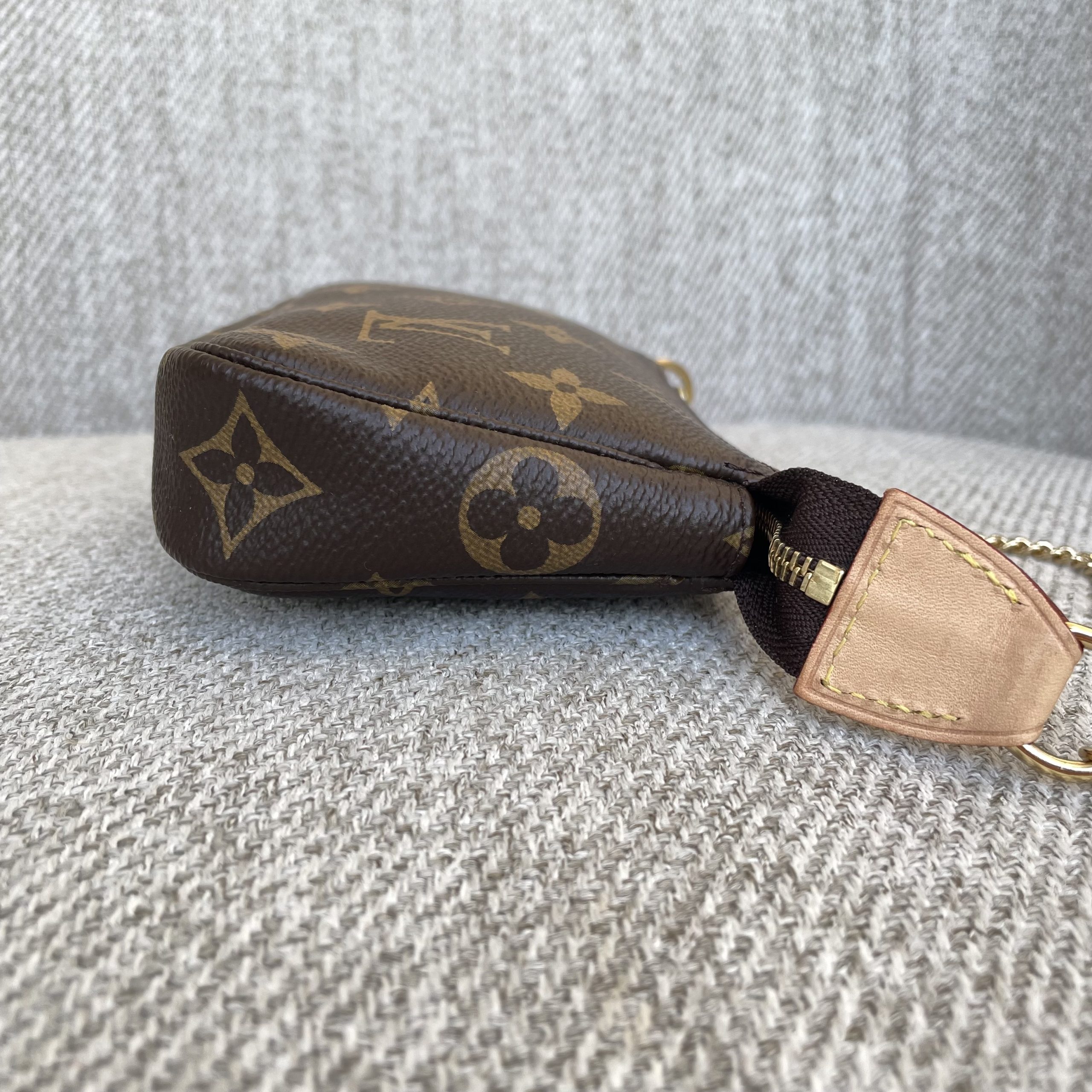 Louis Vuitton Mini Pochette Accessoires Monogram – Image 6