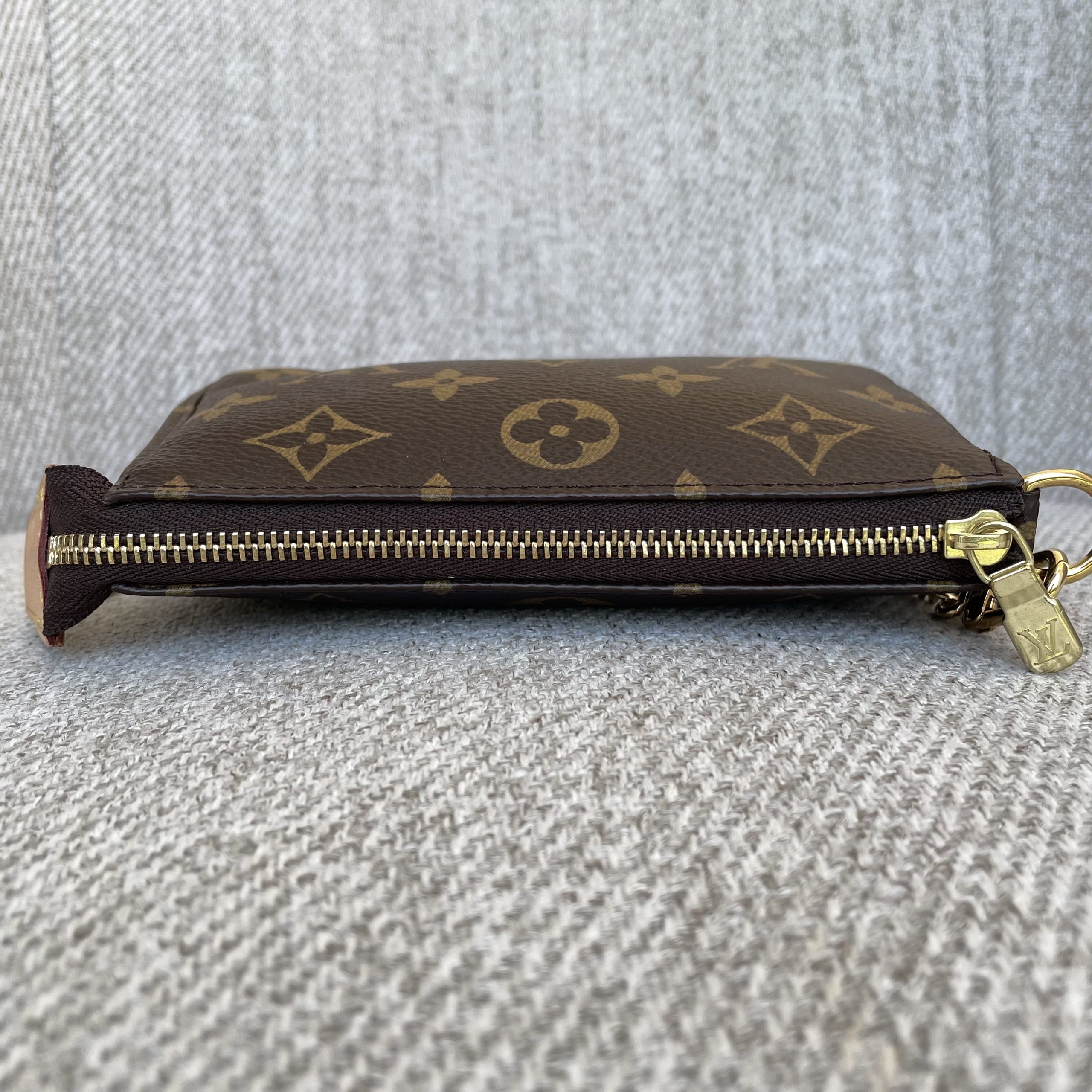 Louis Vuitton Mini Pochette Accessoires Monogram – Image 7