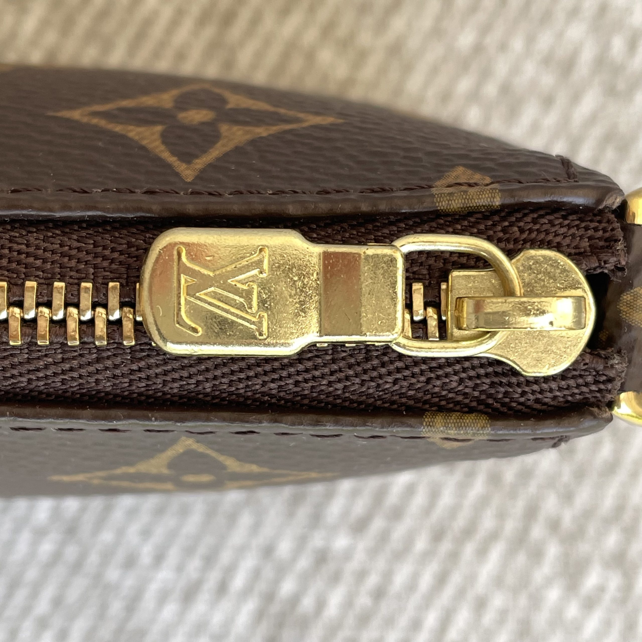 Louis Vuitton Mini Pochette Accessoires Monogram – Image 9