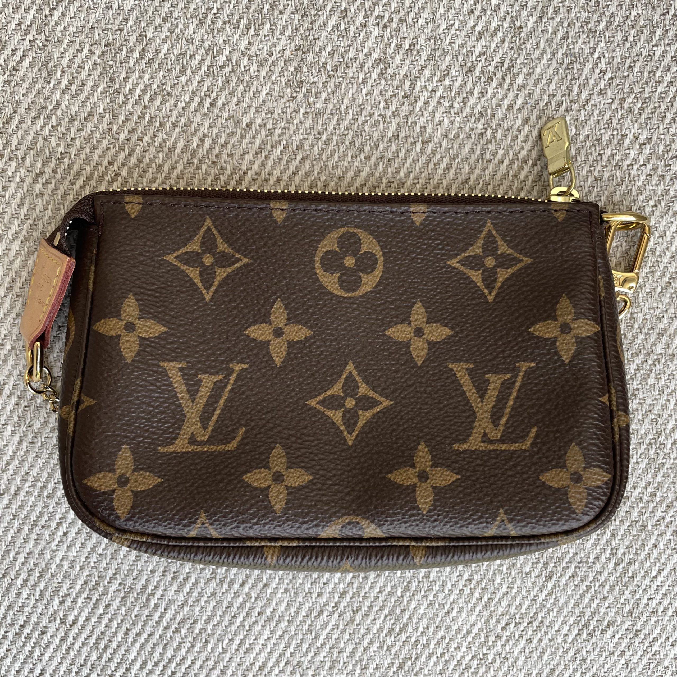 Louis Vuitton Mini Pochette Accessoires Monogram – Image 3
