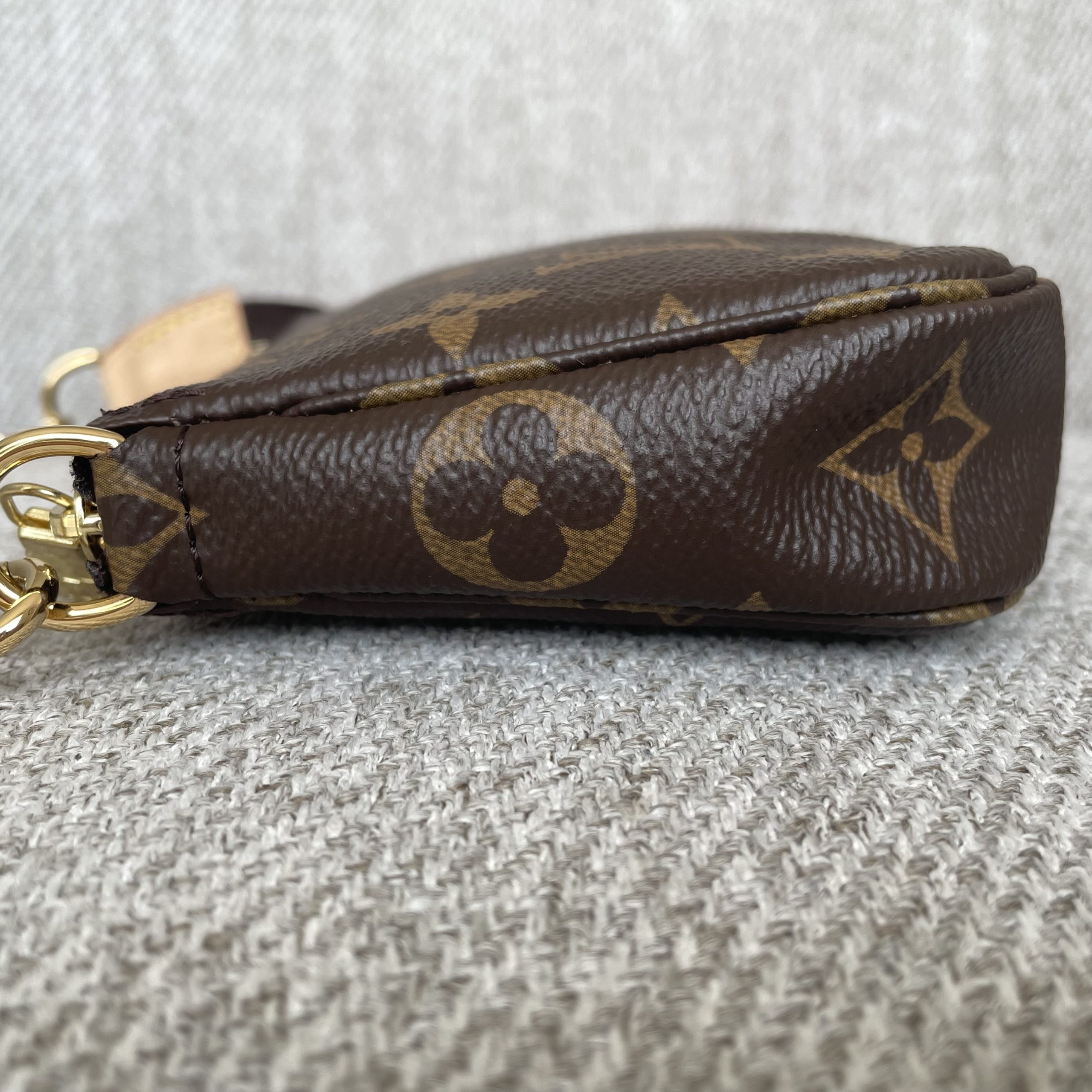 Louis Vuitton Mini Pochette Accessoires Monogram – Image 2