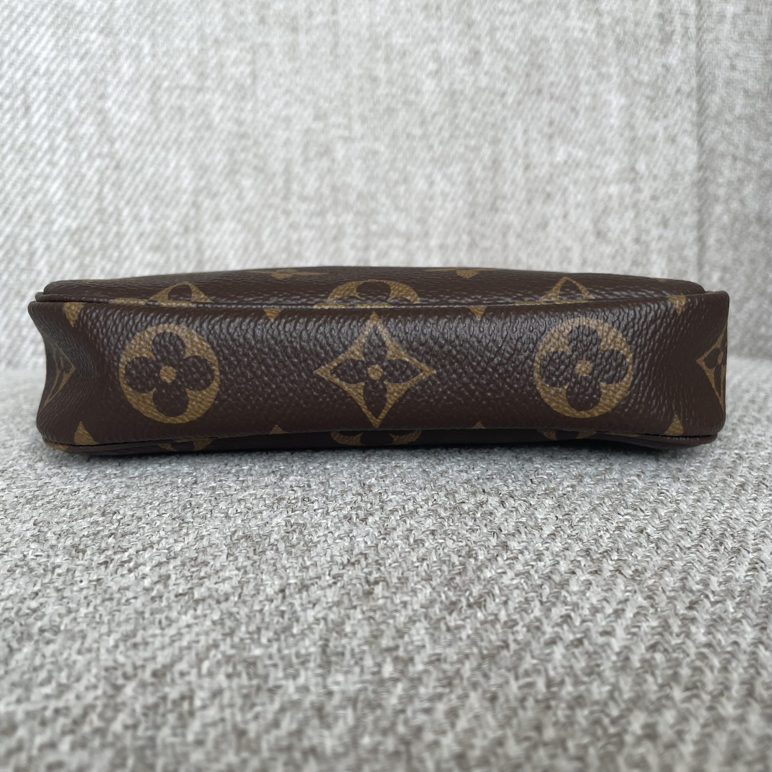 Louis Vuitton Mini Pochette Accessoires Monogram – Image 3