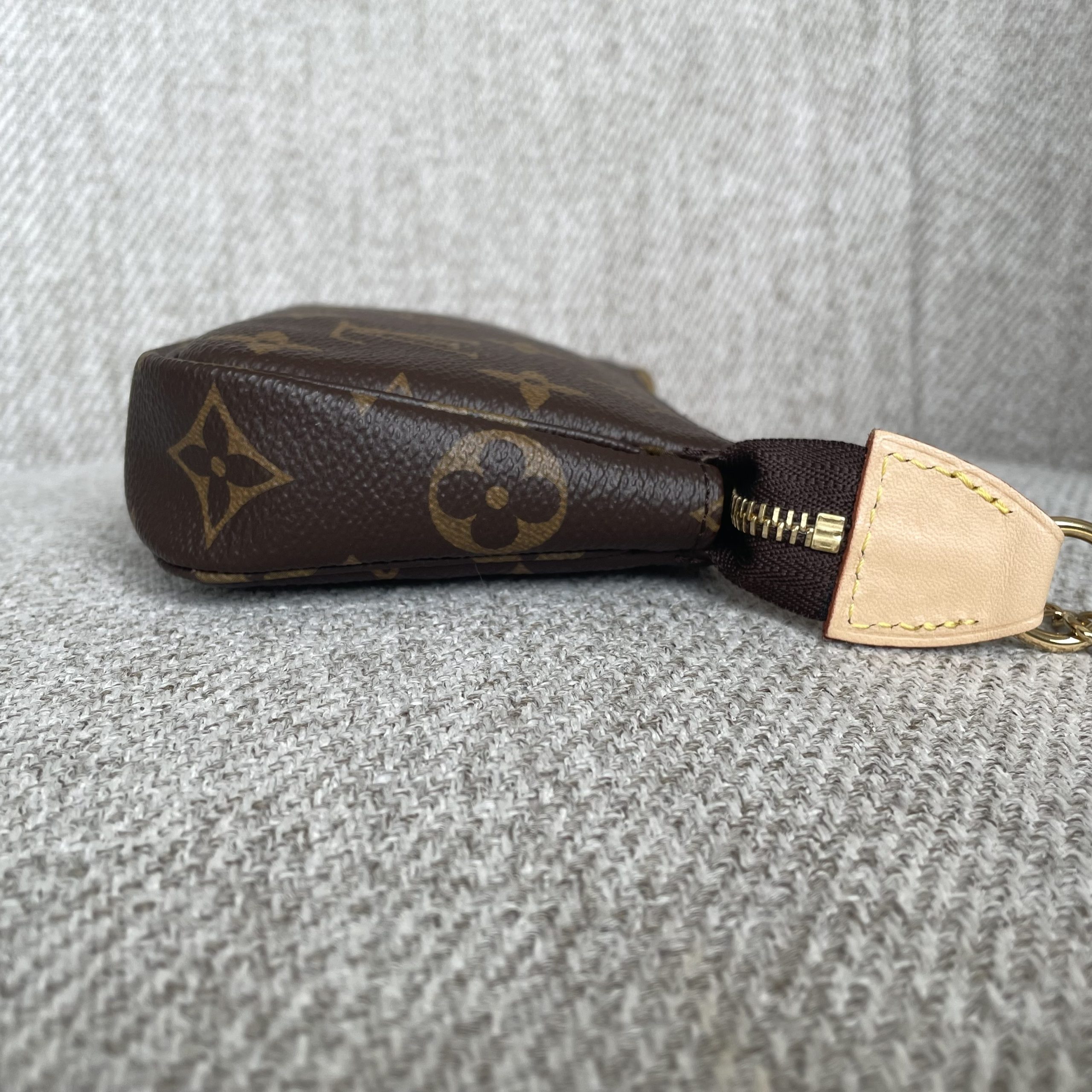 Louis Vuitton Mini Pochette Accessoires Monogram – Image 4