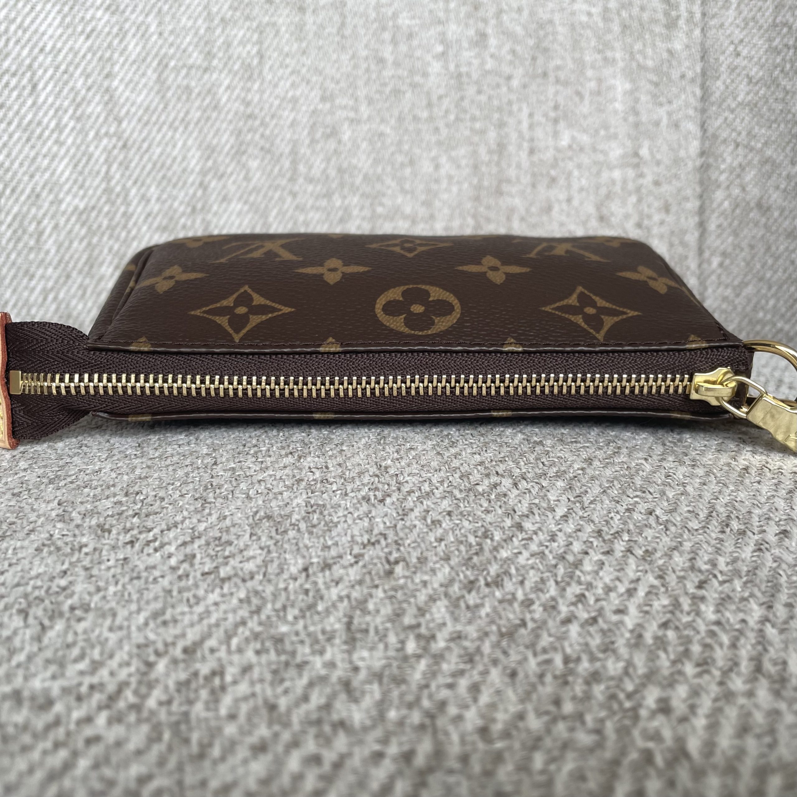 Louis Vuitton Mini Pochette Accessoires Monogram – Image 5