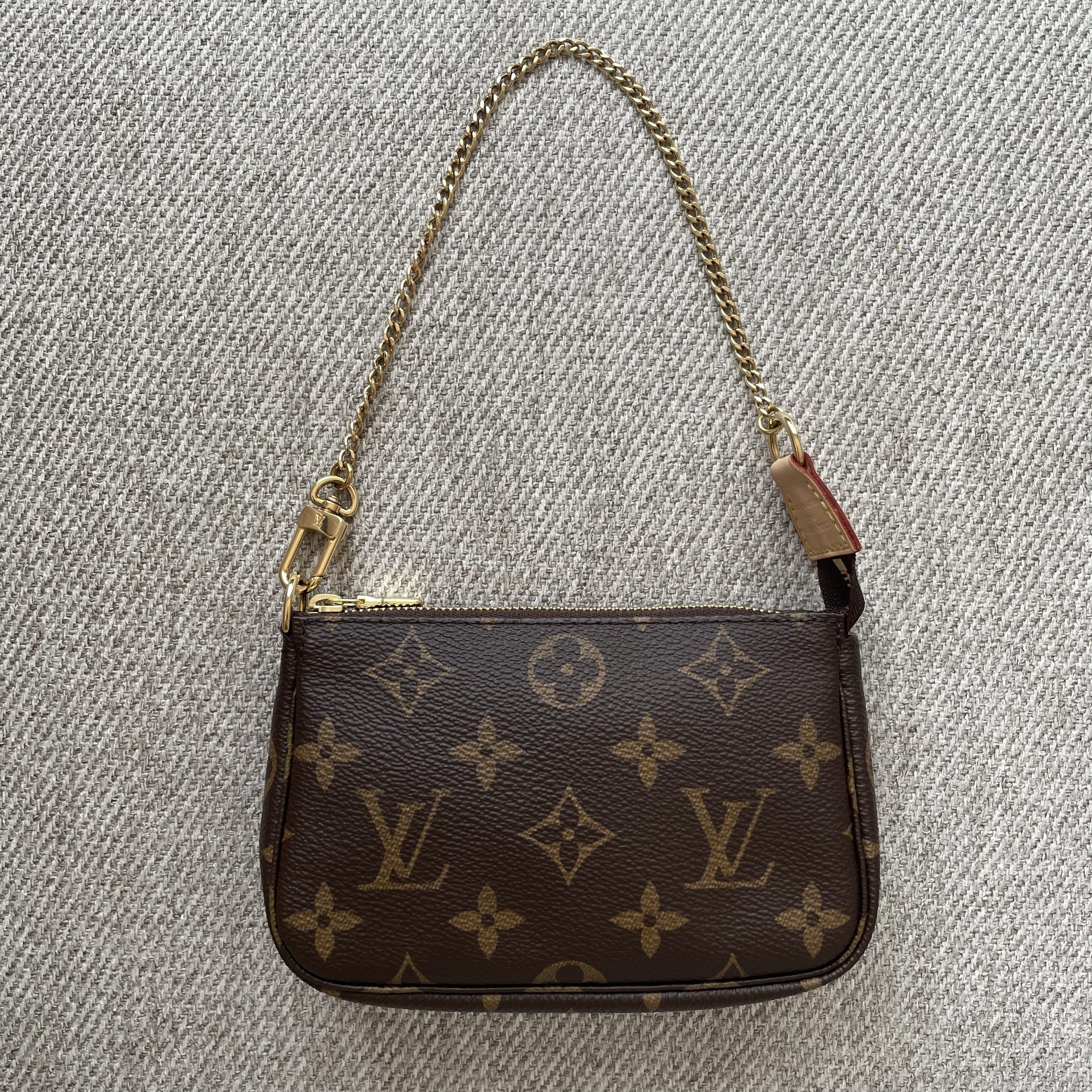 Louis Vuitton Mini Pochette Accessoires Monogram – Image 6