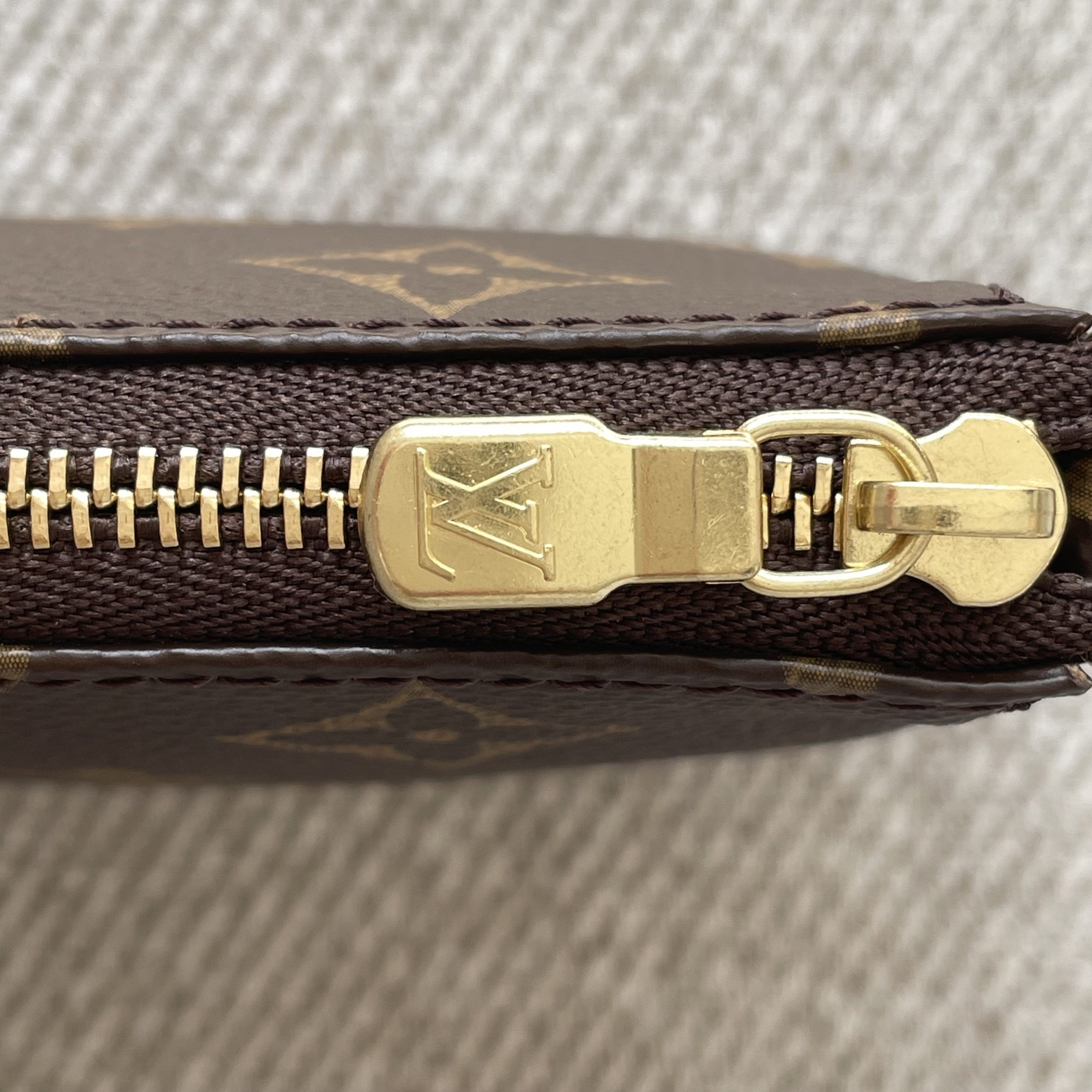 Louis Vuitton Mini Pochette Accessoires Monogram – Image 8