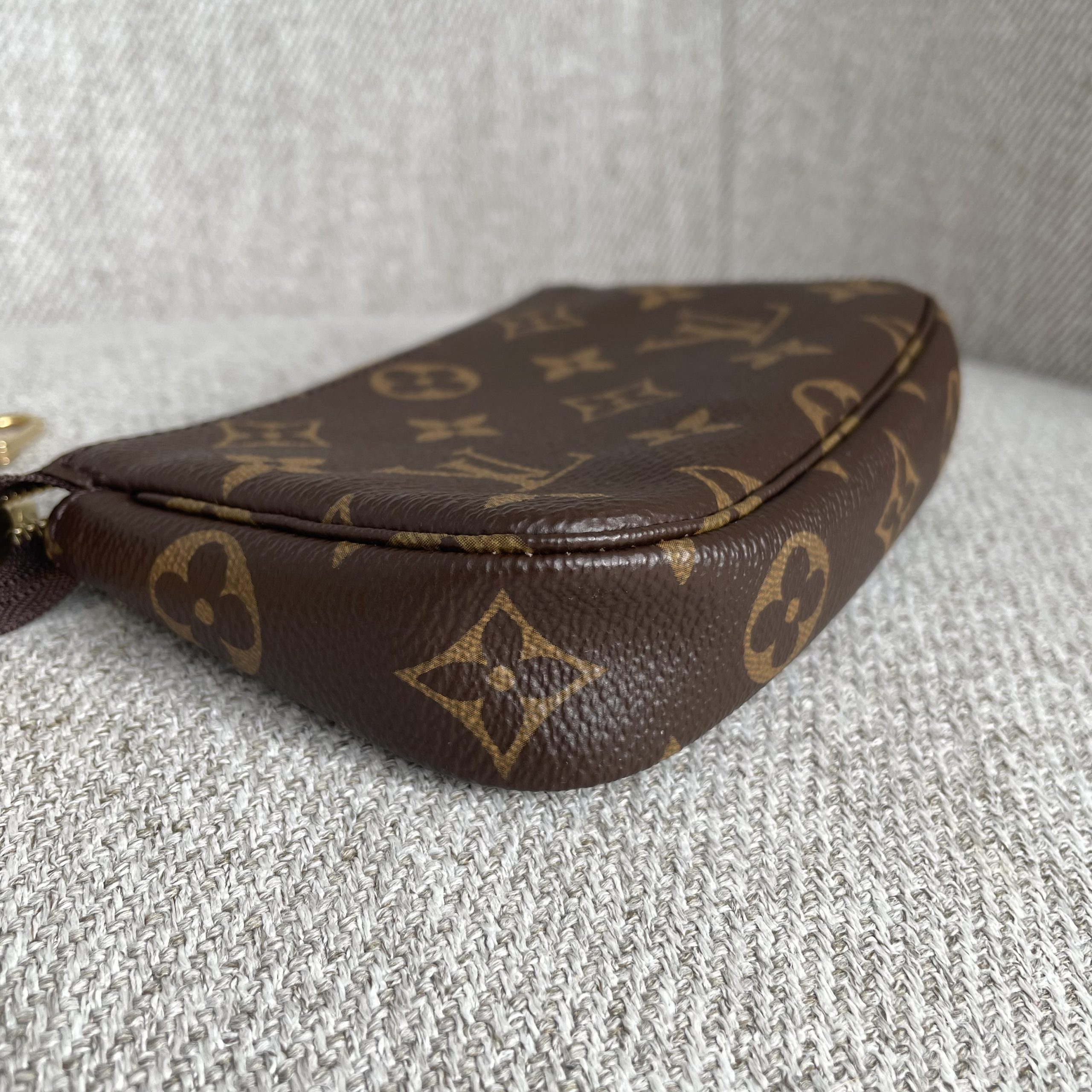 Louis Vuitton Mini Pochette Accessoires Monogram – Image 10